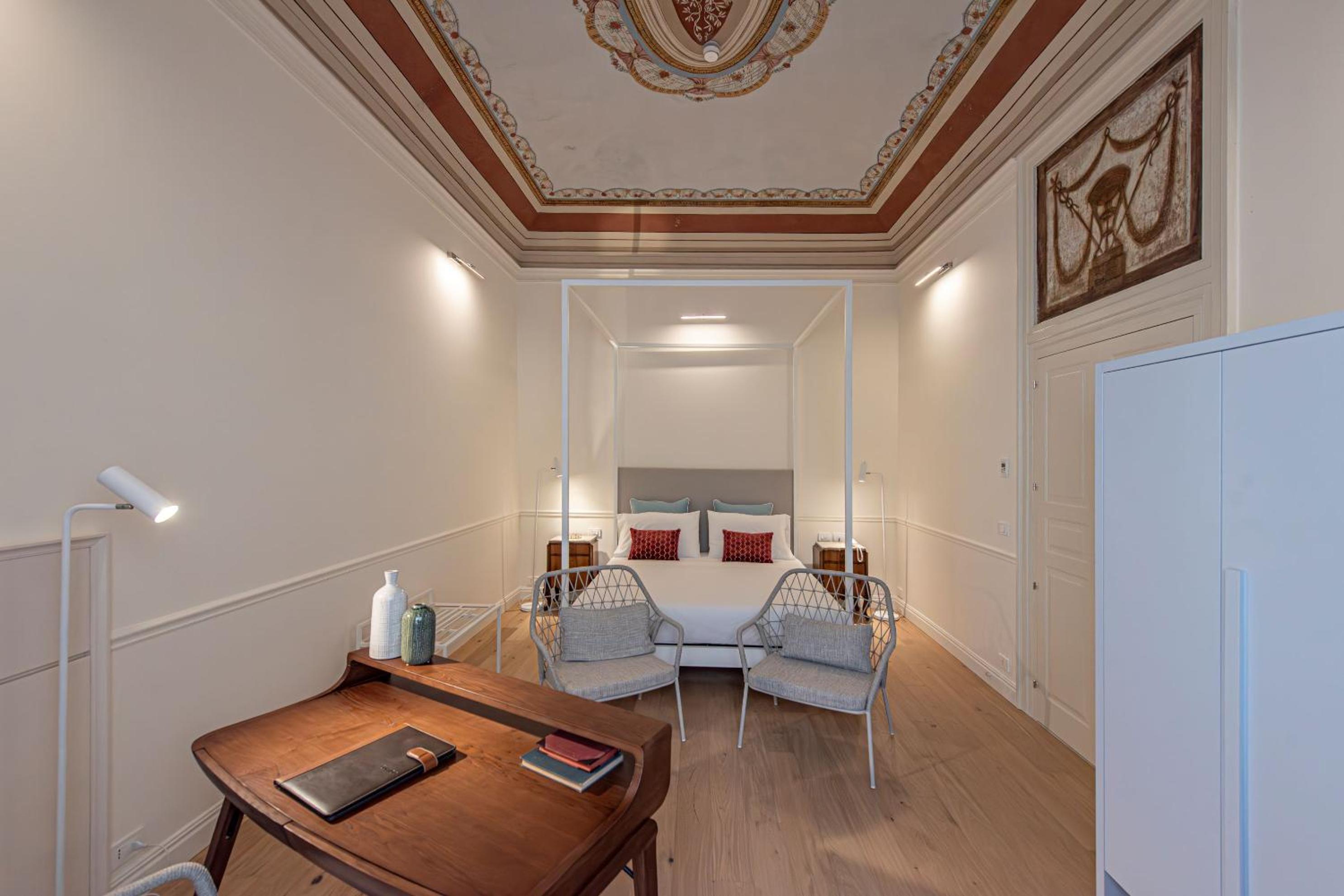 Deluxe Suite with Spa Bath and Sea View