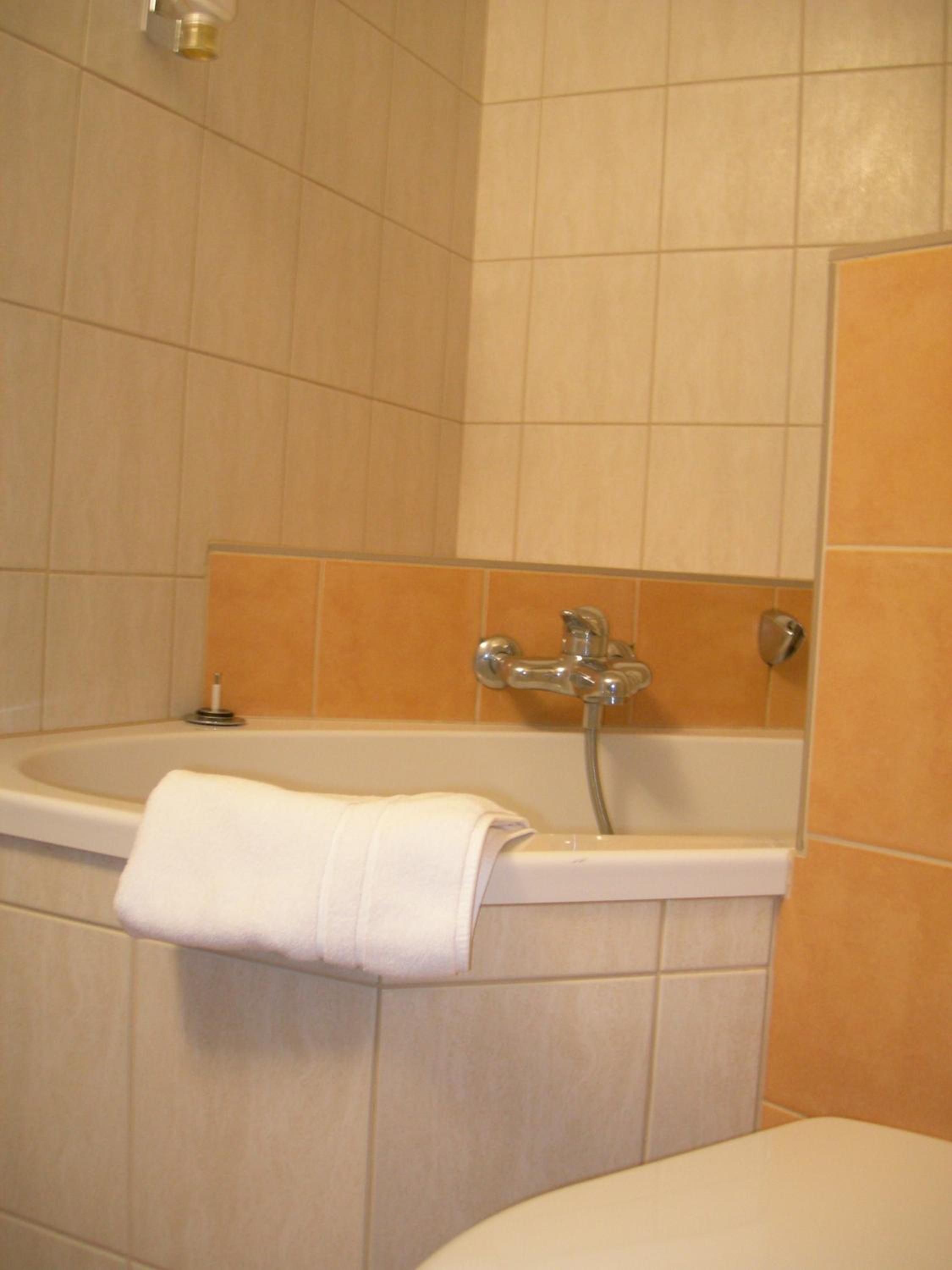 Deluxe Quadruple Room with A/C and Roof Terrace