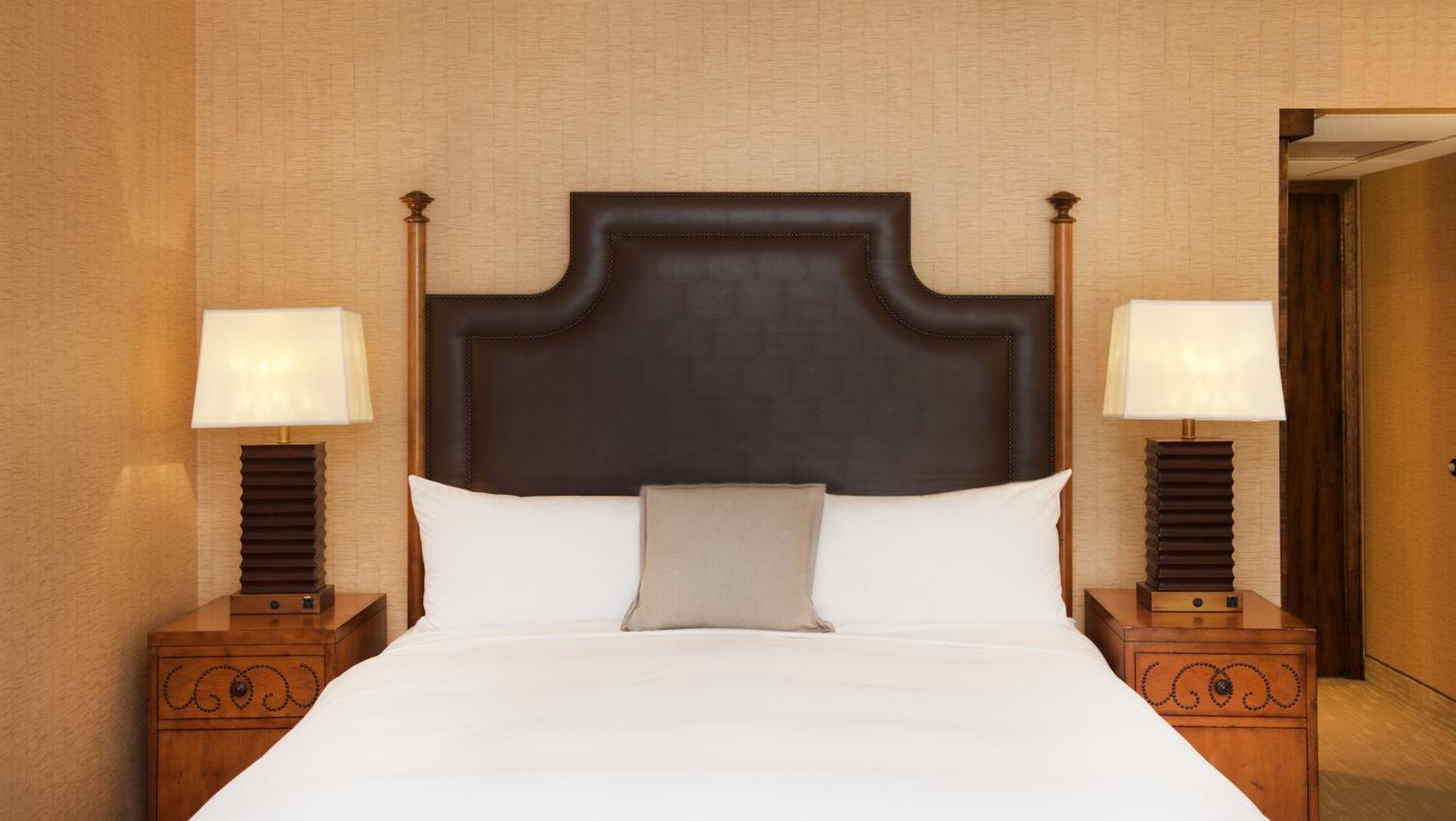 Balcony Lakeside King