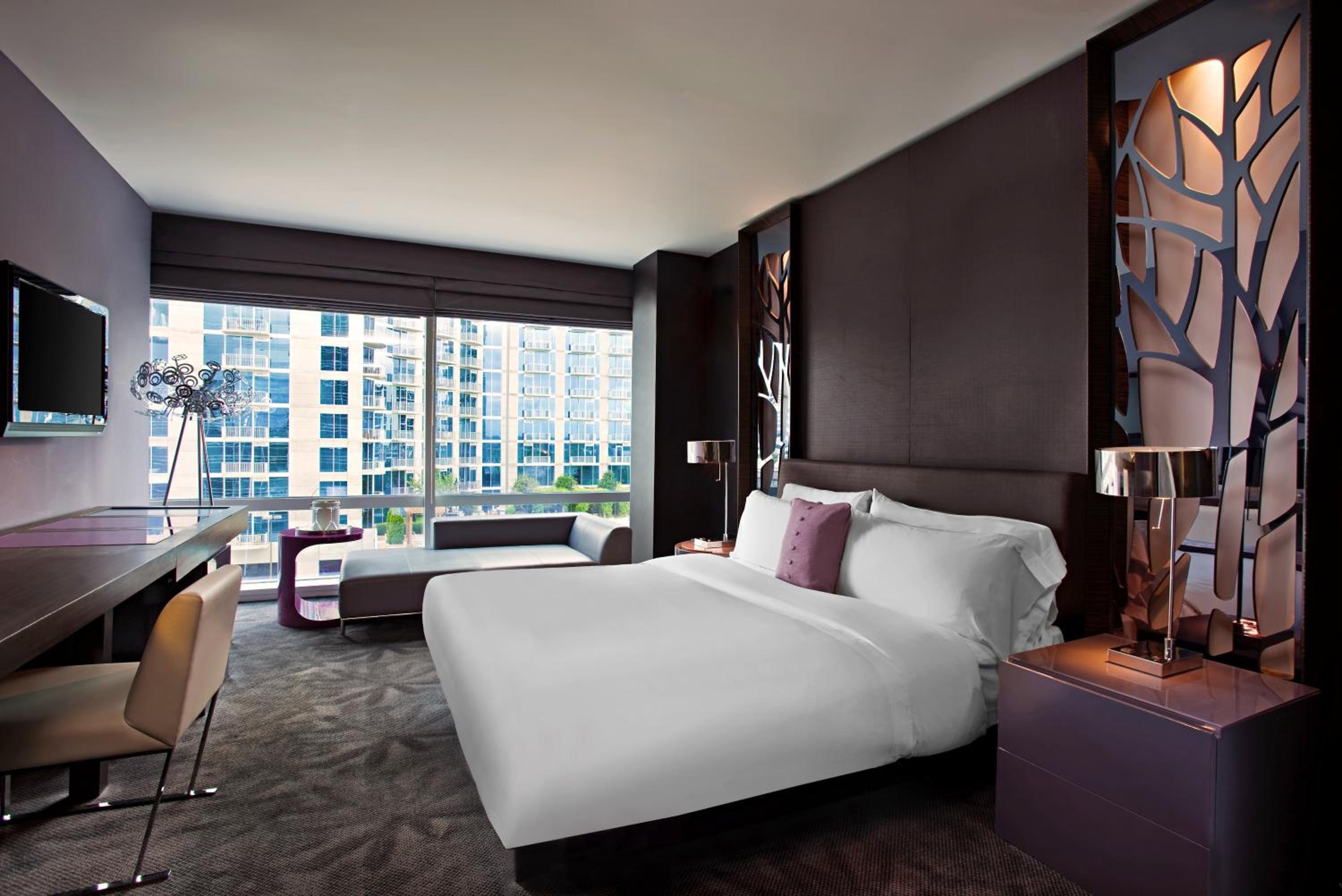 Fabulous King Room with Roll-in Shower - Mobility and Hearing Accessible