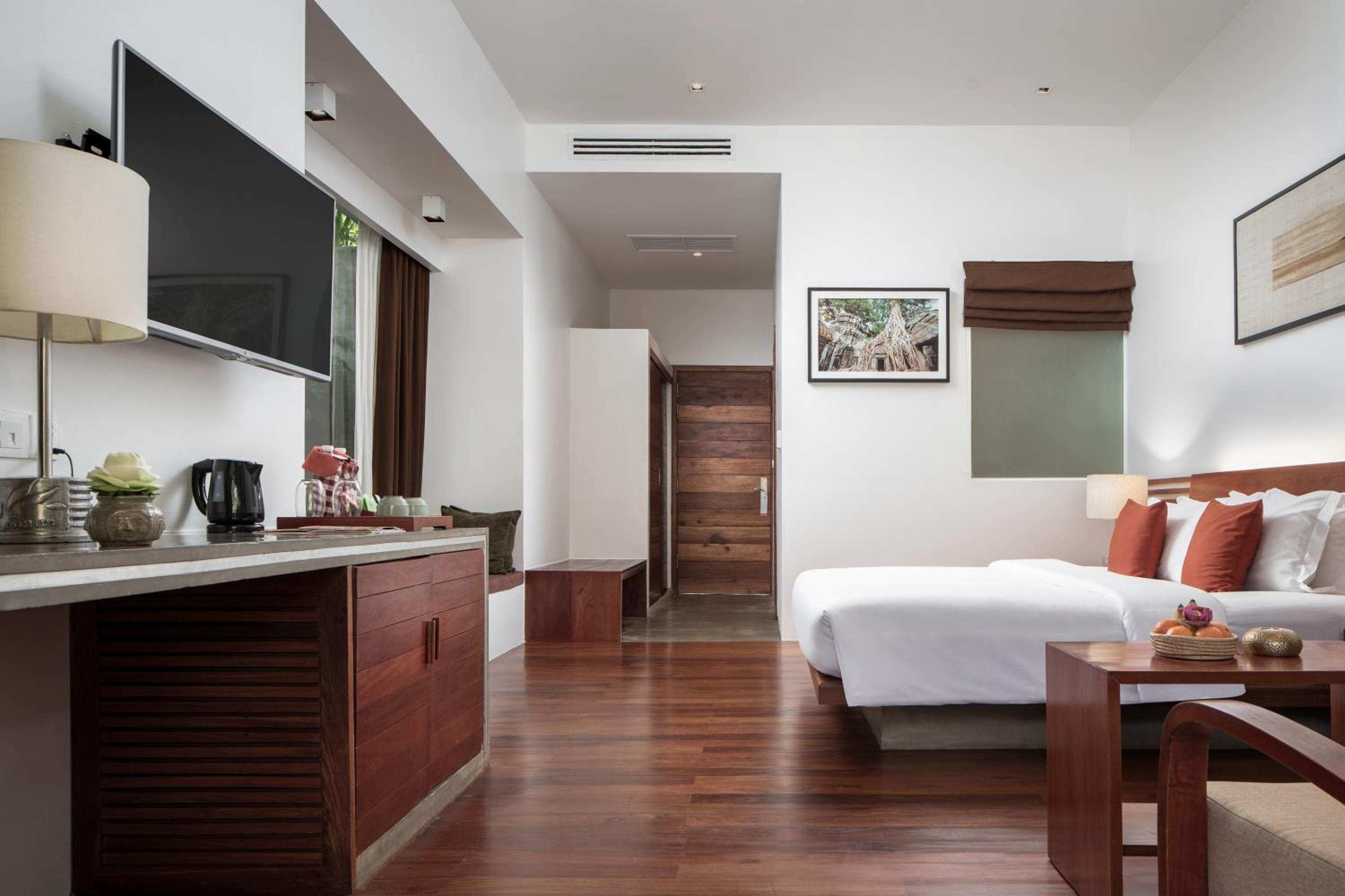 Bungalow Suite with Outdoor Bathtub