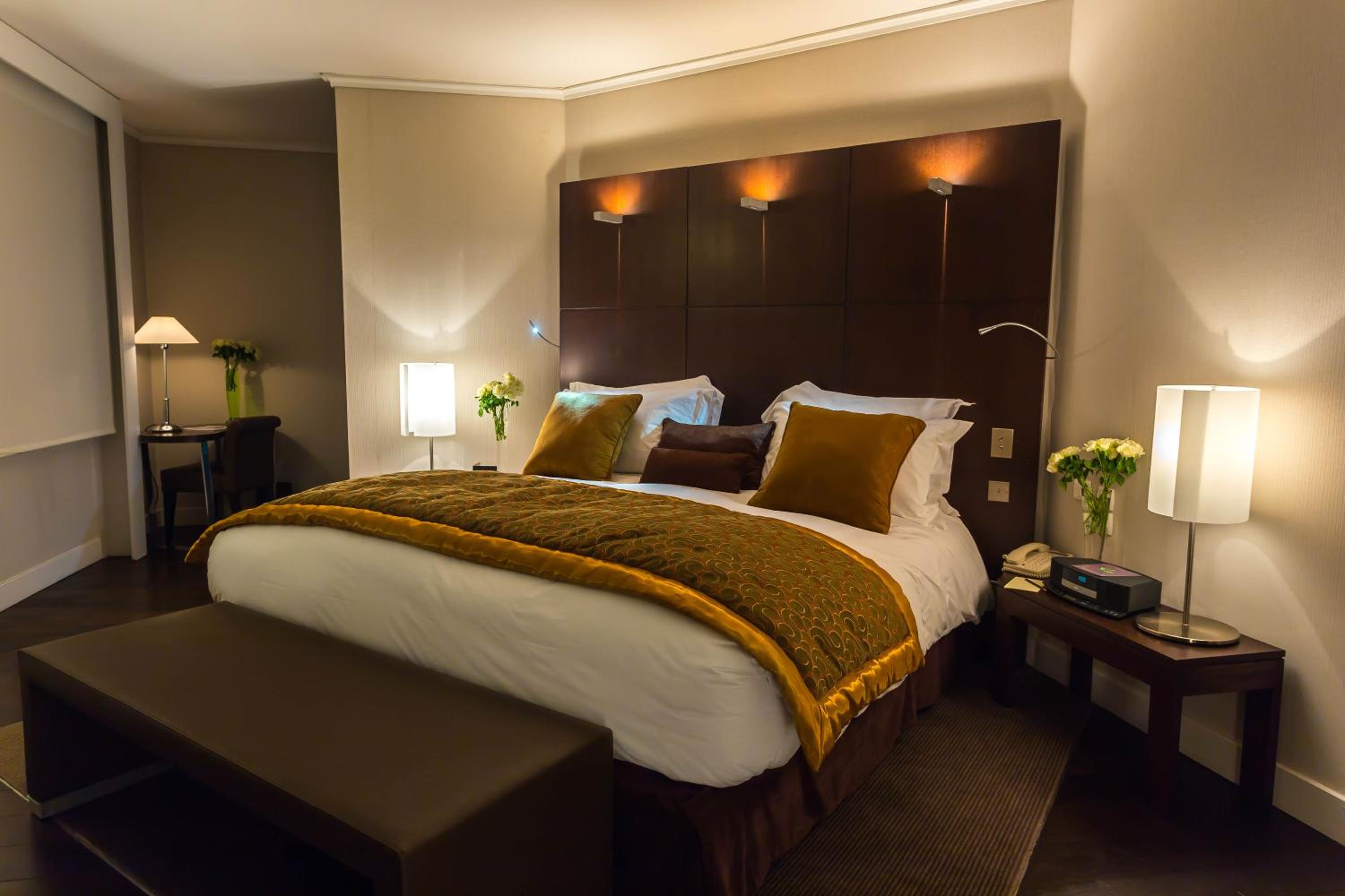 Luxury Club King Room with City View