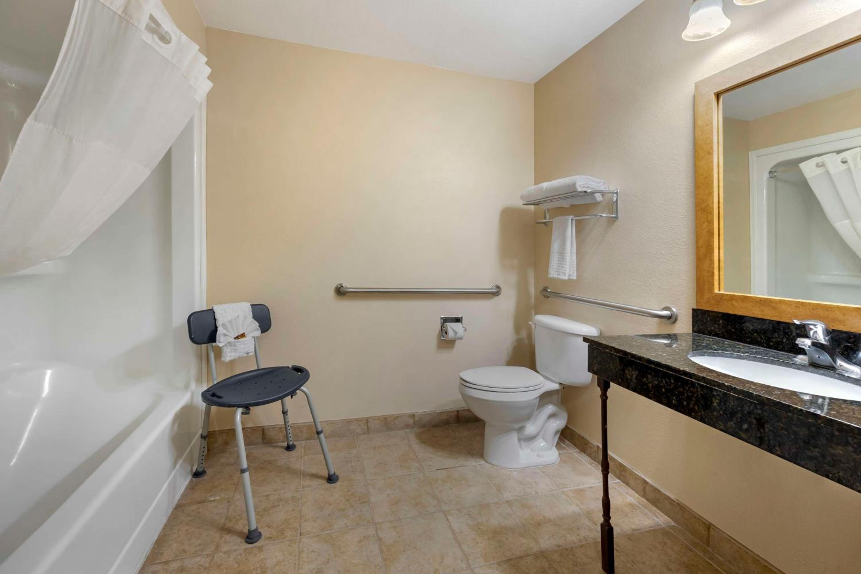 Queen Room - Disability Access Tub