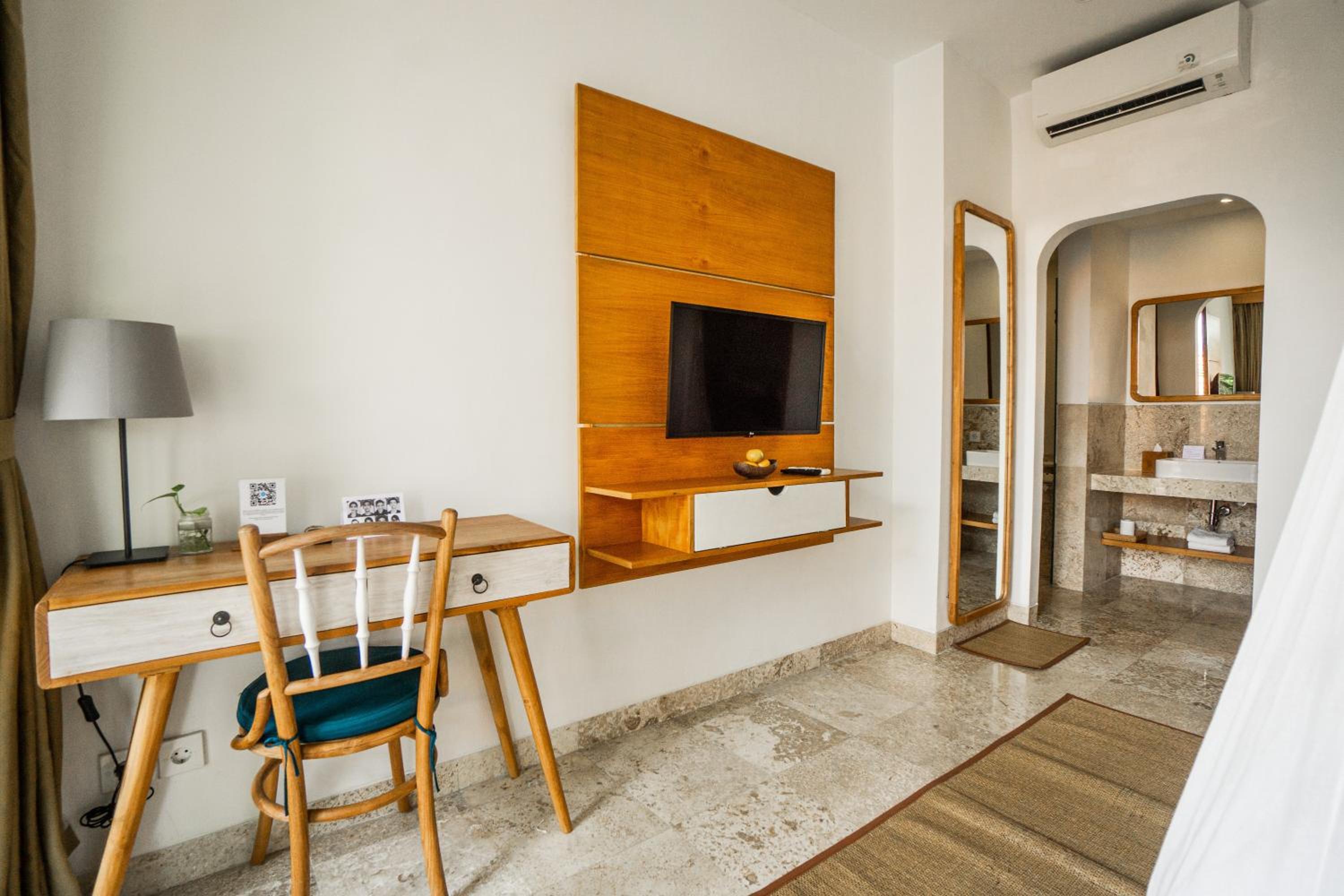 Sabana Deluxe with Pool View