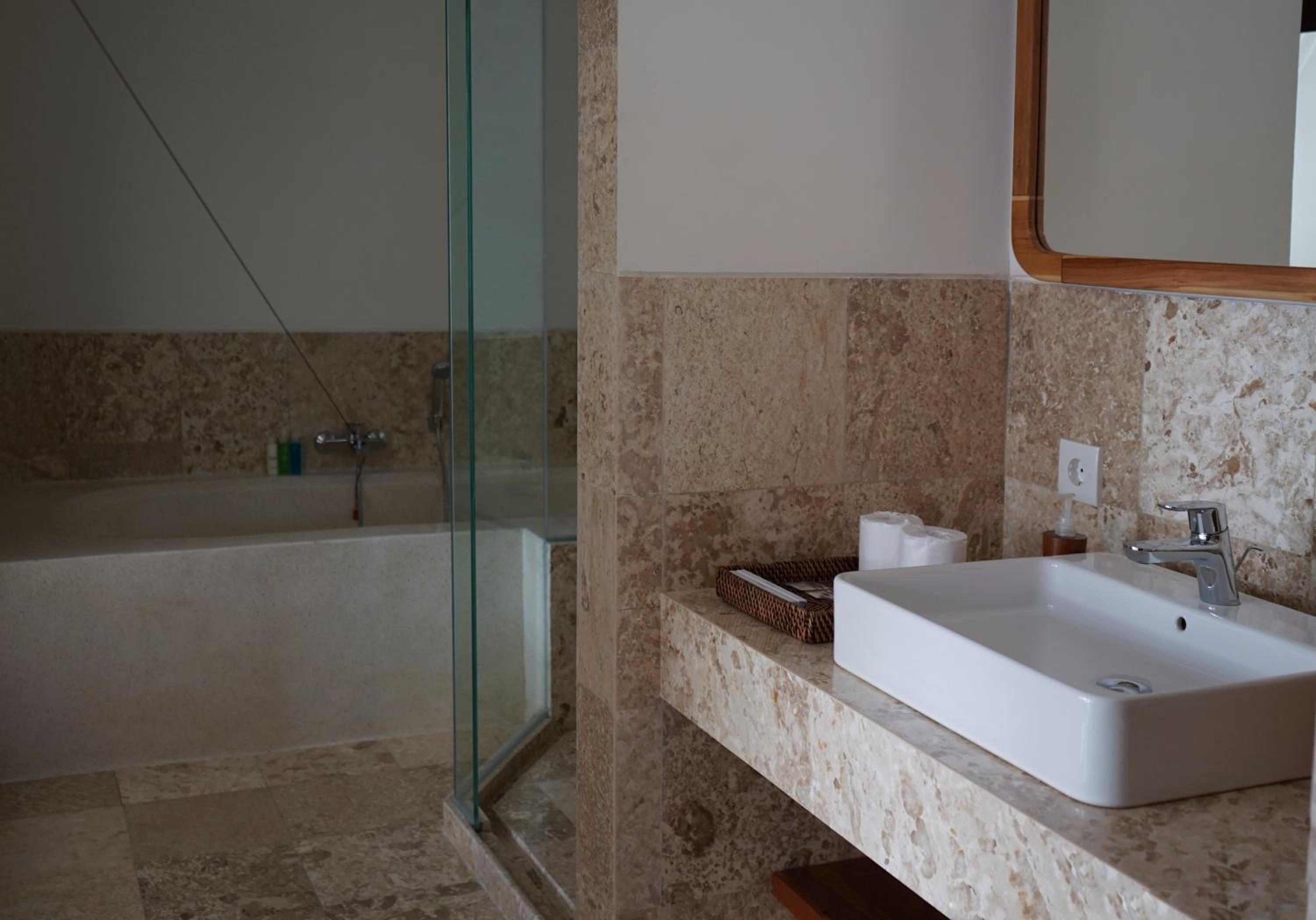 Sabana Deluxe with Pool View