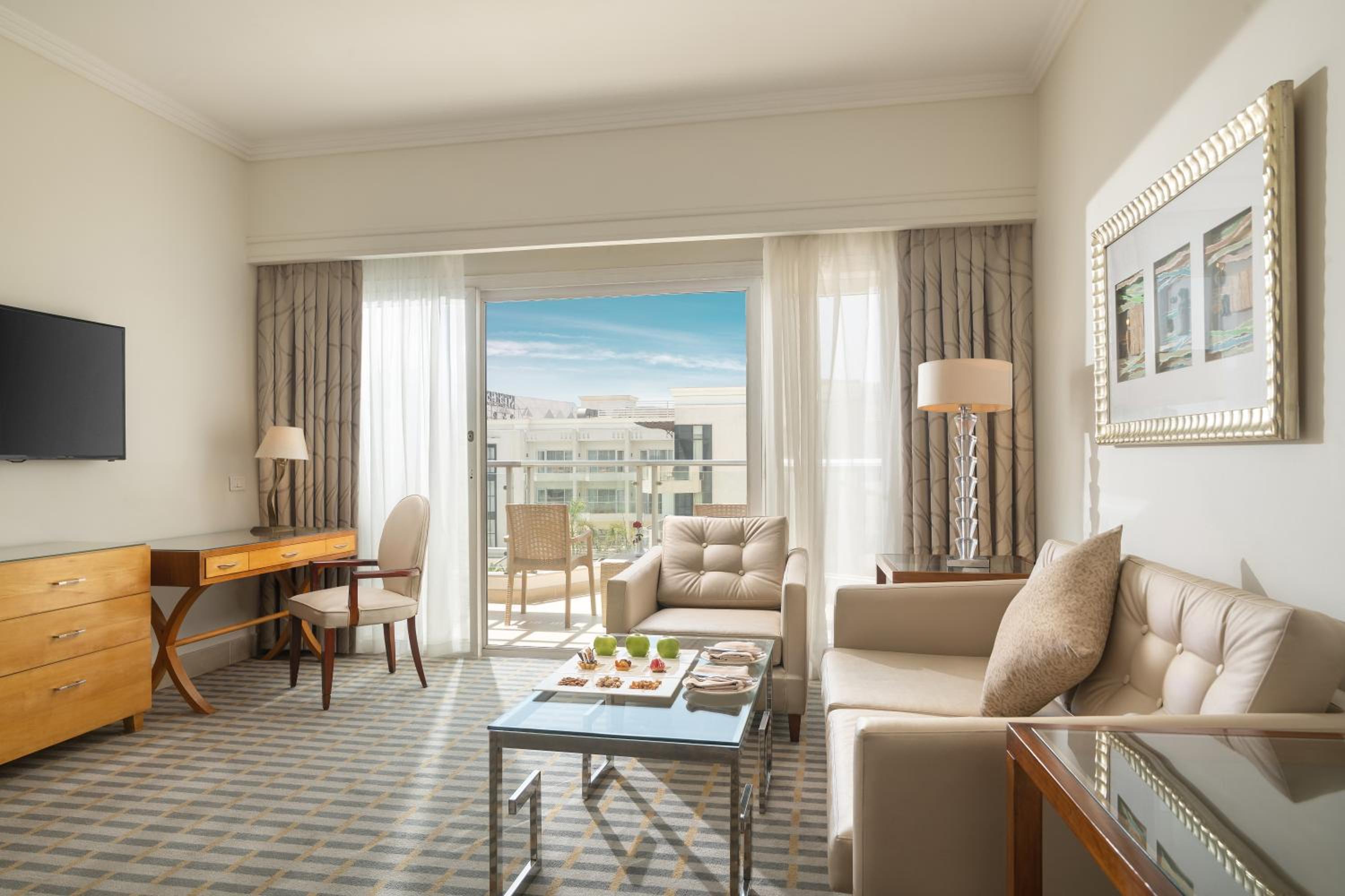 Deluxe Suite - Pyramid View