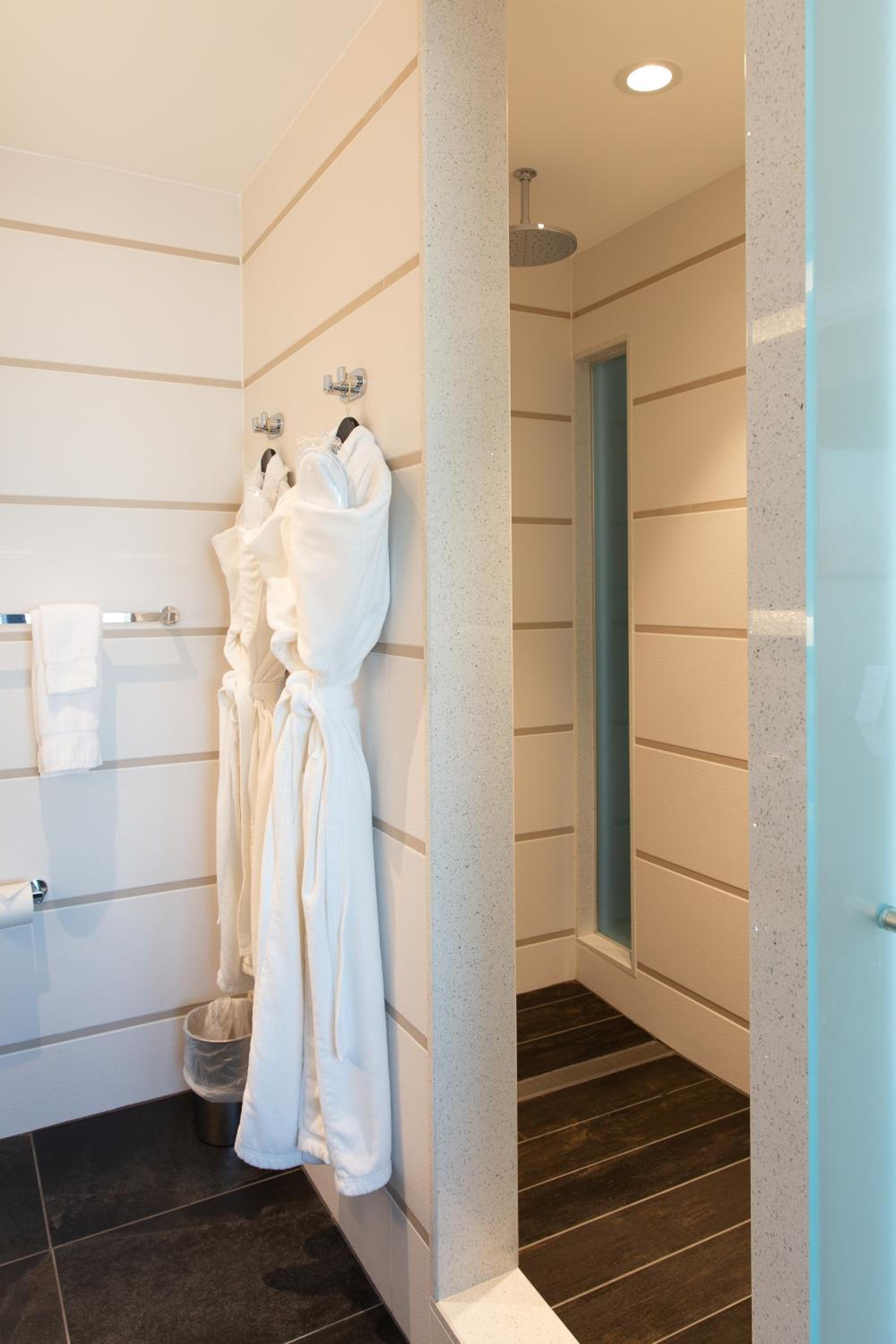 Signature Collection 1 King Bed