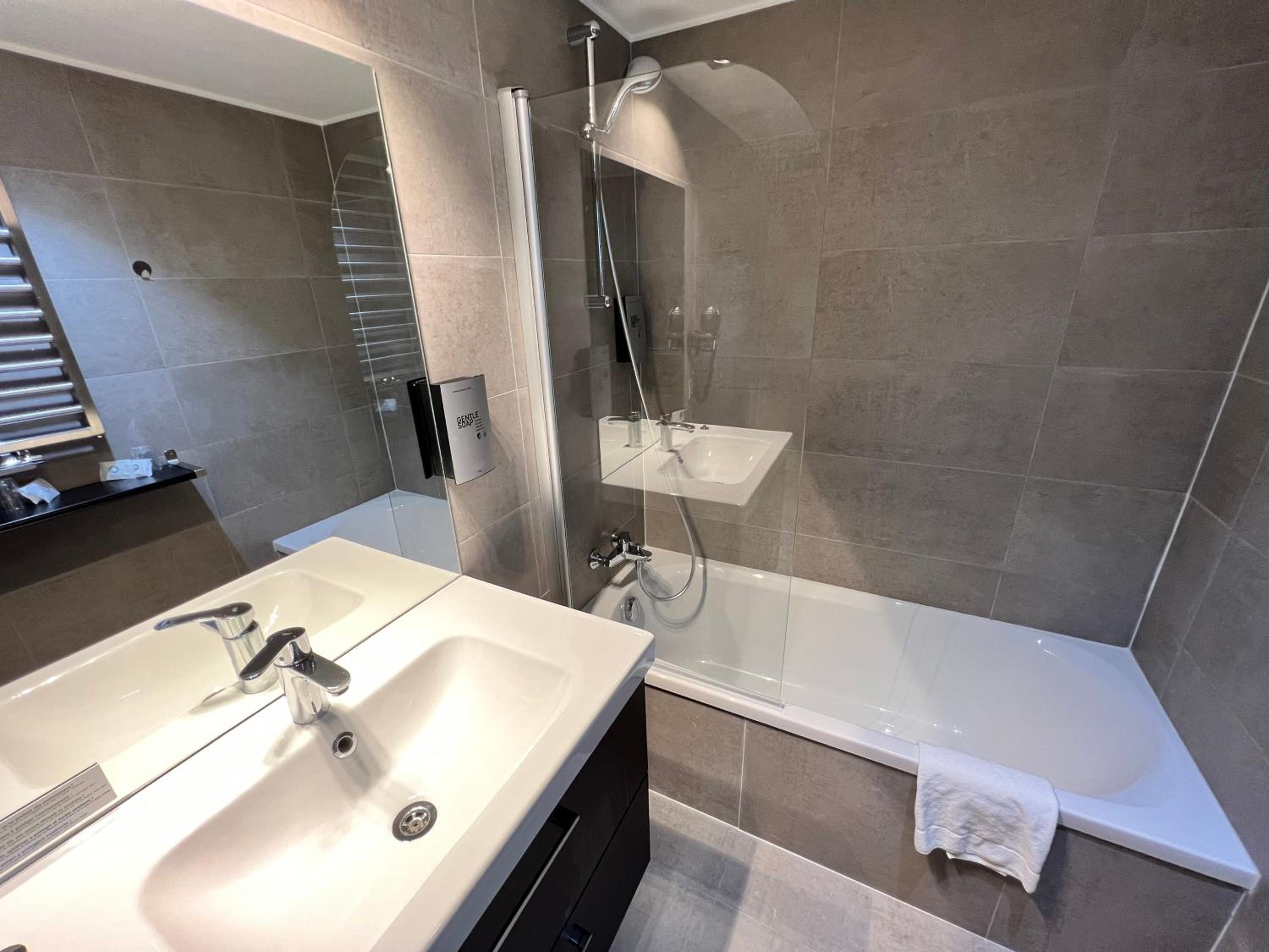 Executive Queen Room