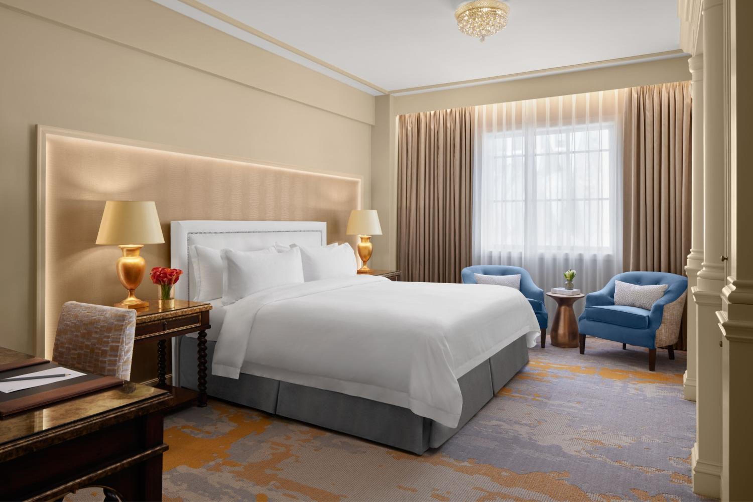 Premier King Room with City View