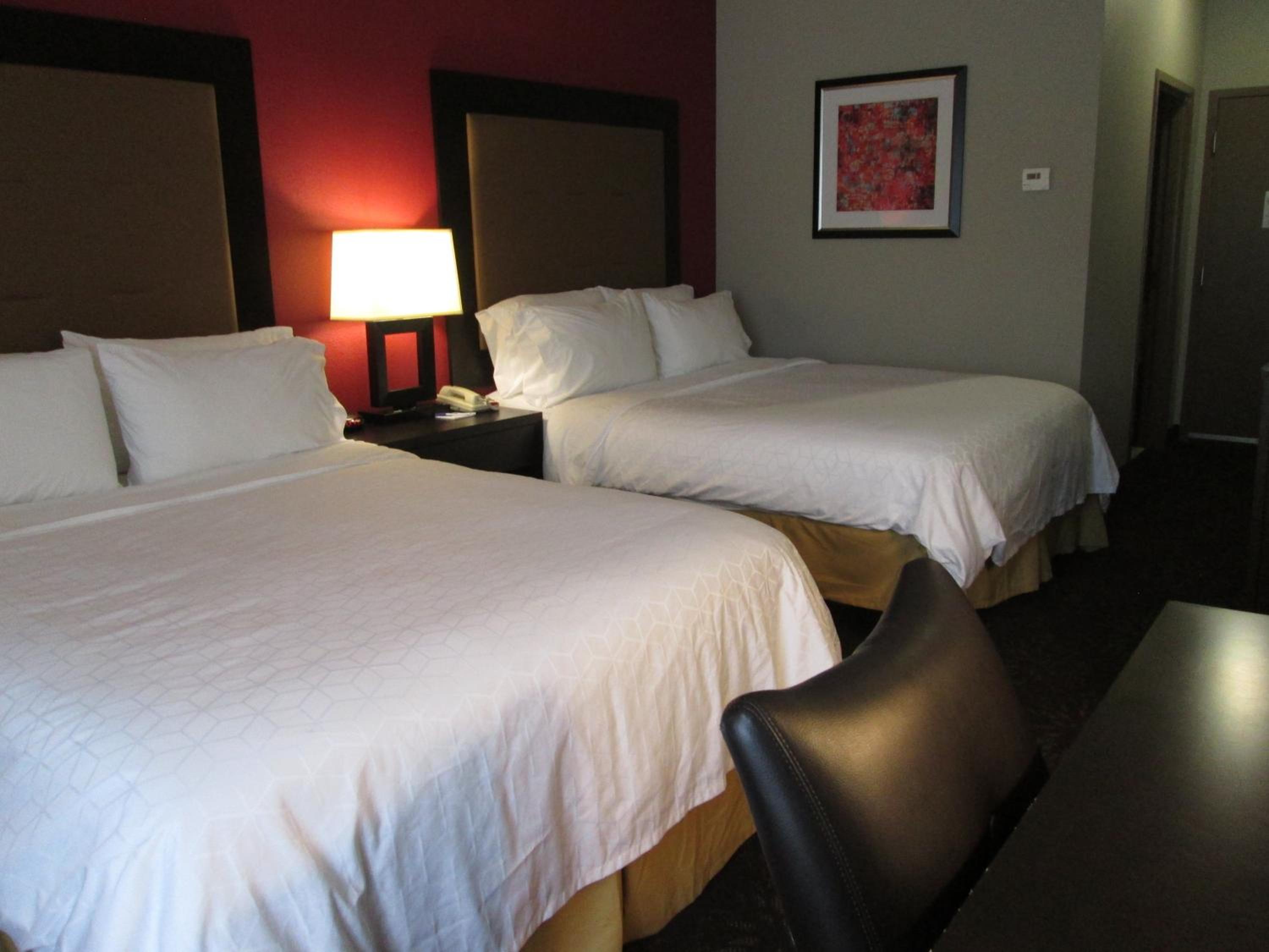 Queen Room with Two Queen Beds - Mobility Access Tub/Non-Smoking