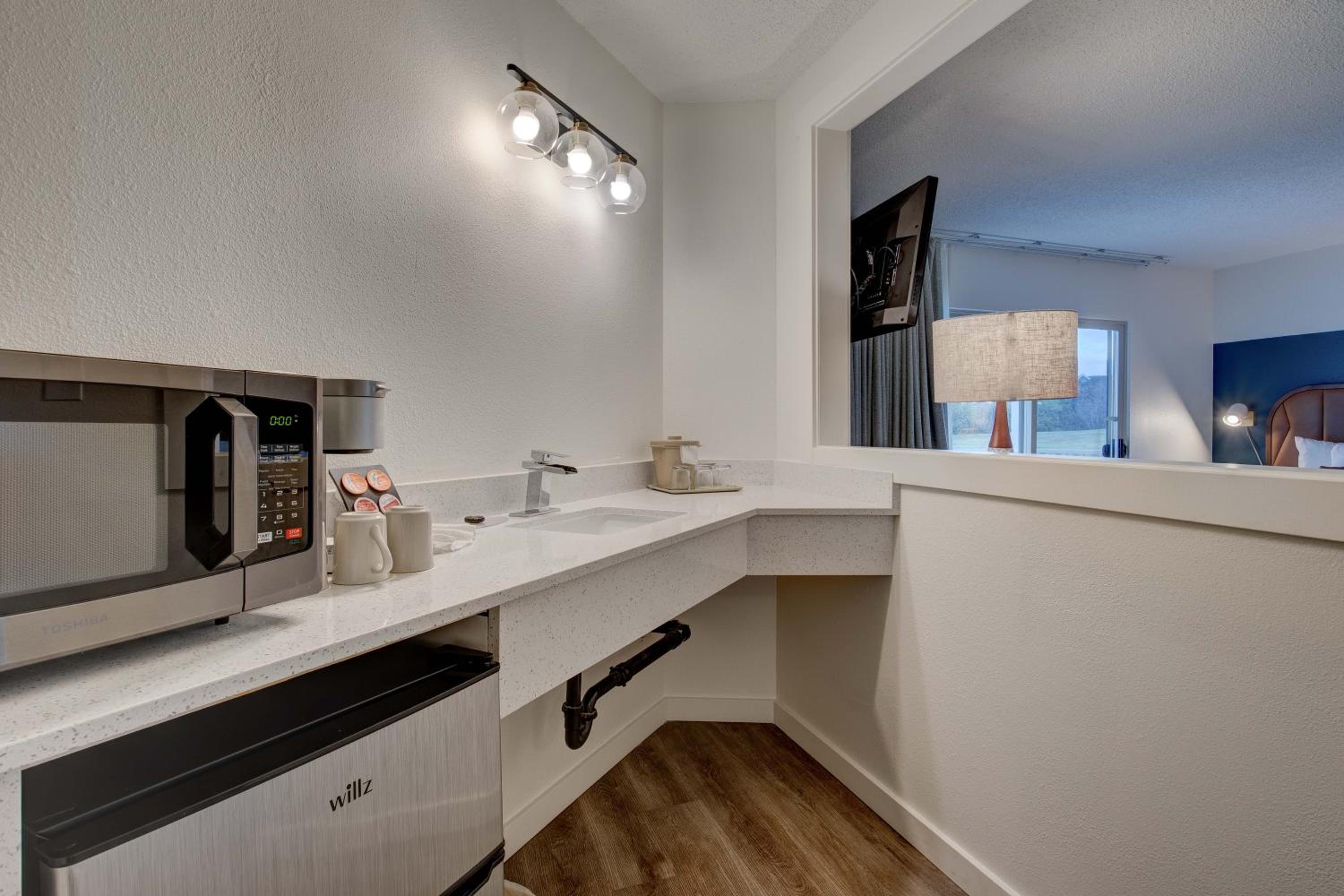 Queen Room with Two Queen Beds and Ocean View - Pet Friendly