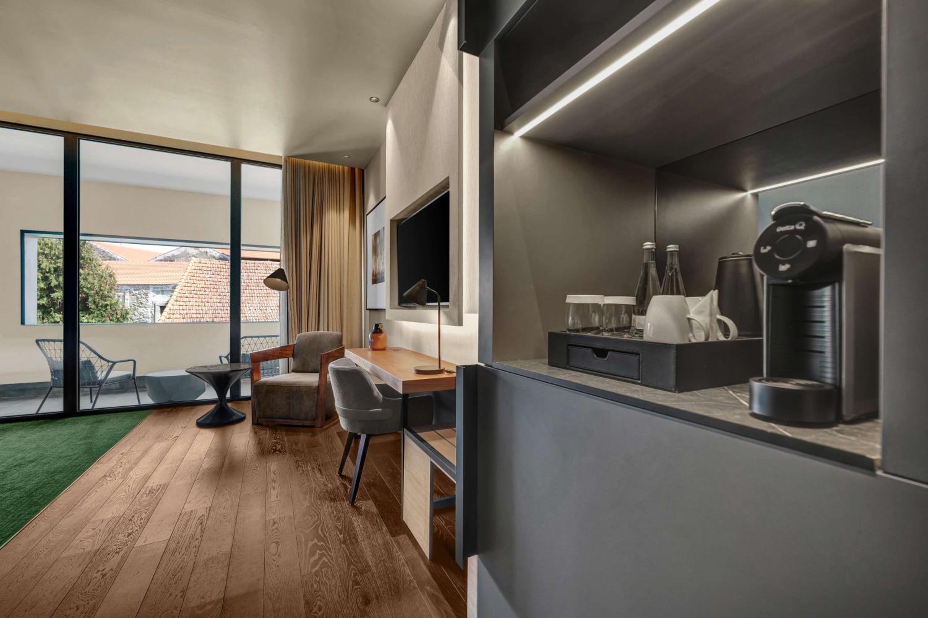 Deluxe King Room with Balcony