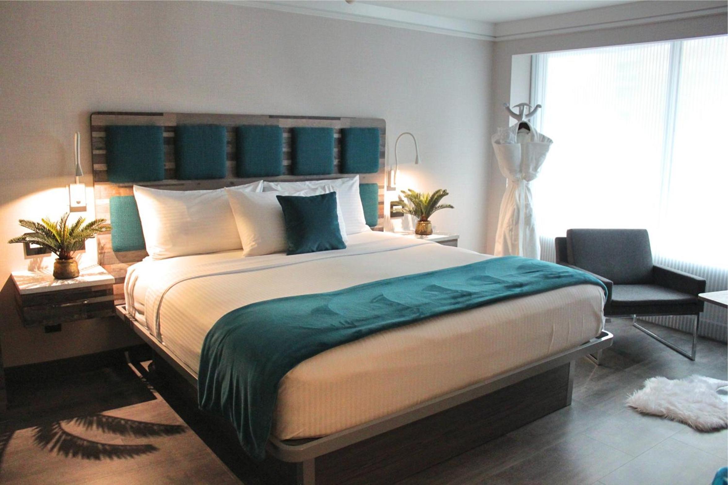 Signature Collection 1 King Bed