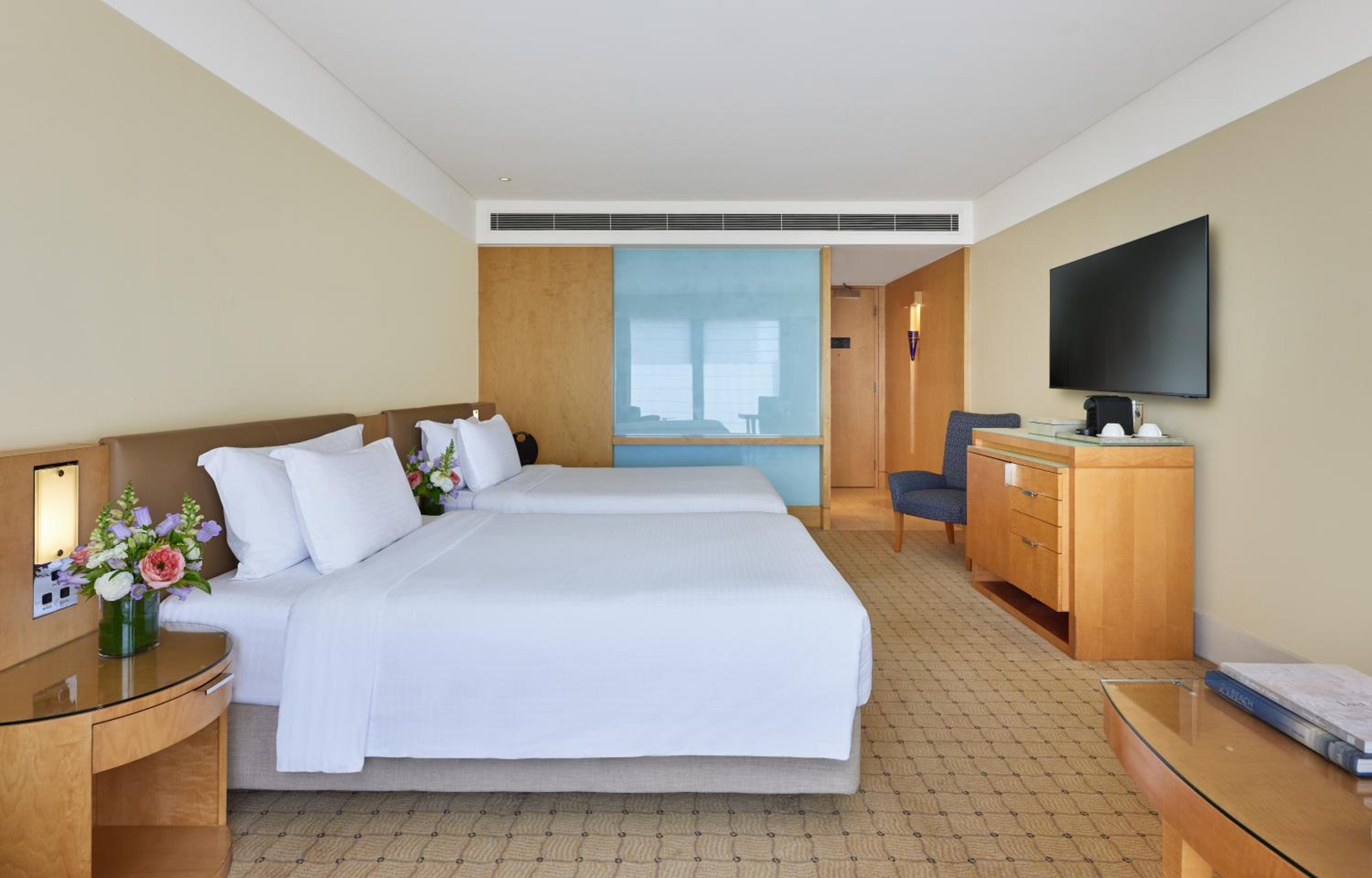 Tower Deluxe Twin Room - Mid Floor 