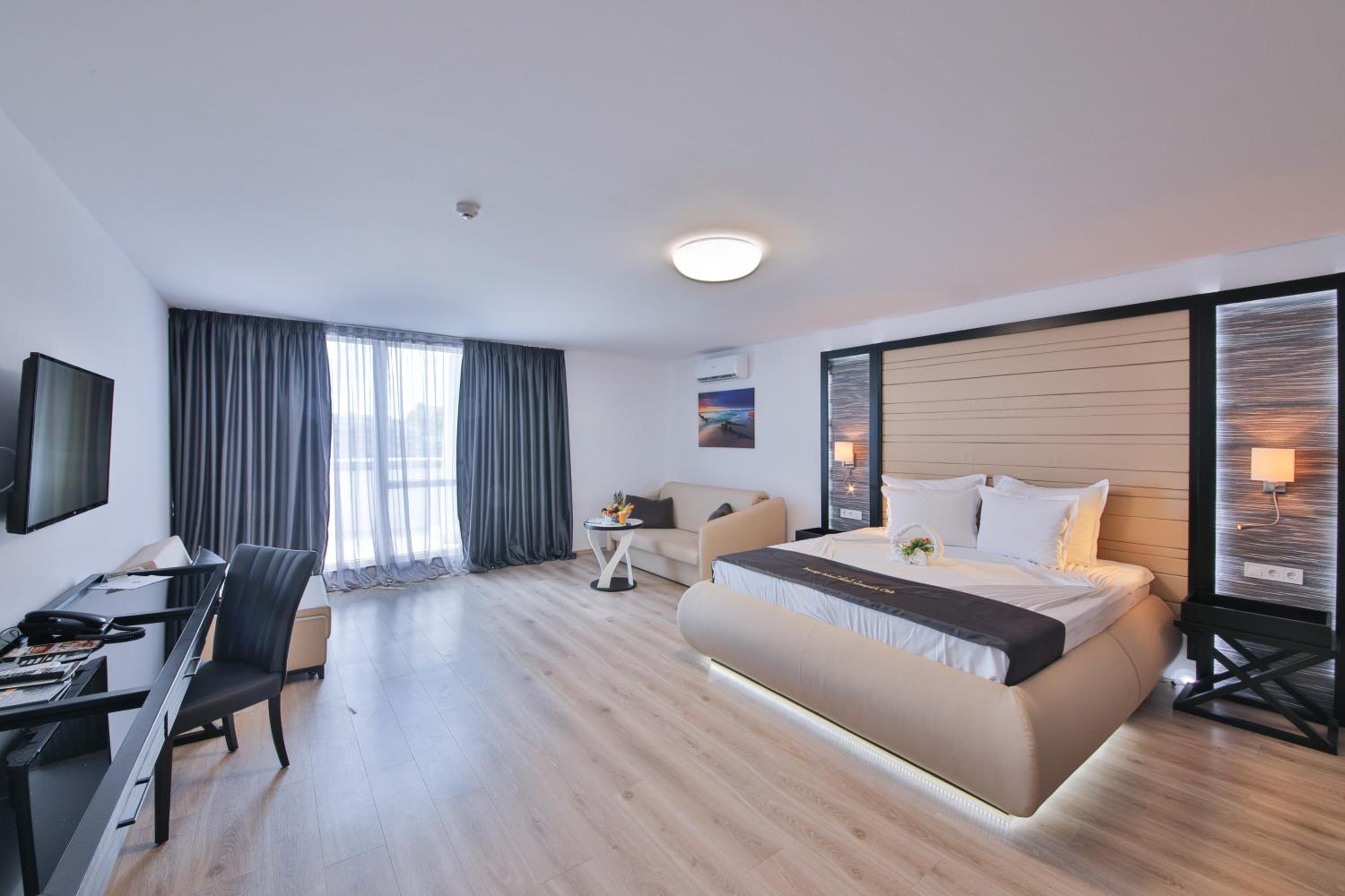 Premium Room with Balcony - Free Aquapark Access