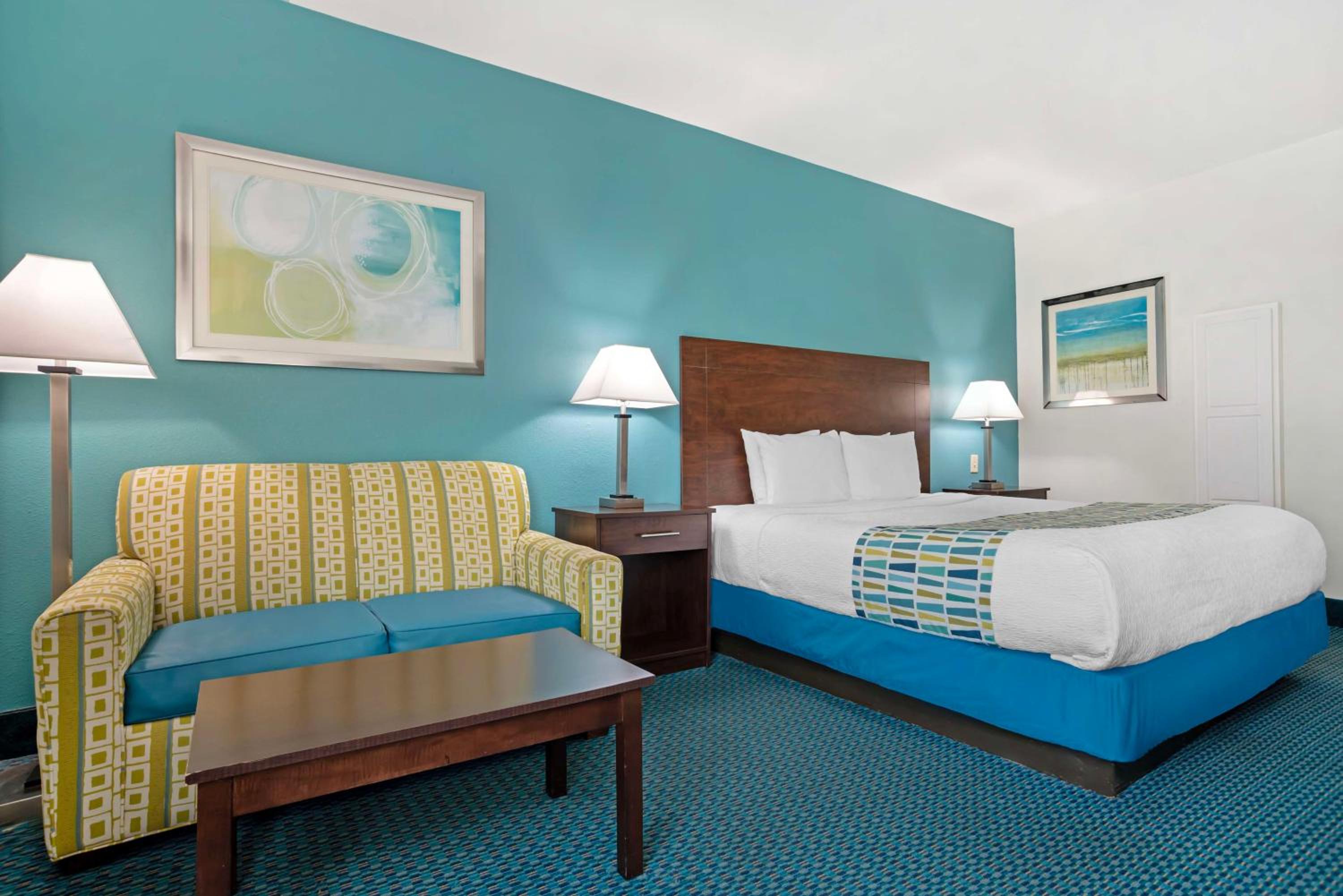 King Room with Roll-in Shower - Disability Access/Non-Smoking