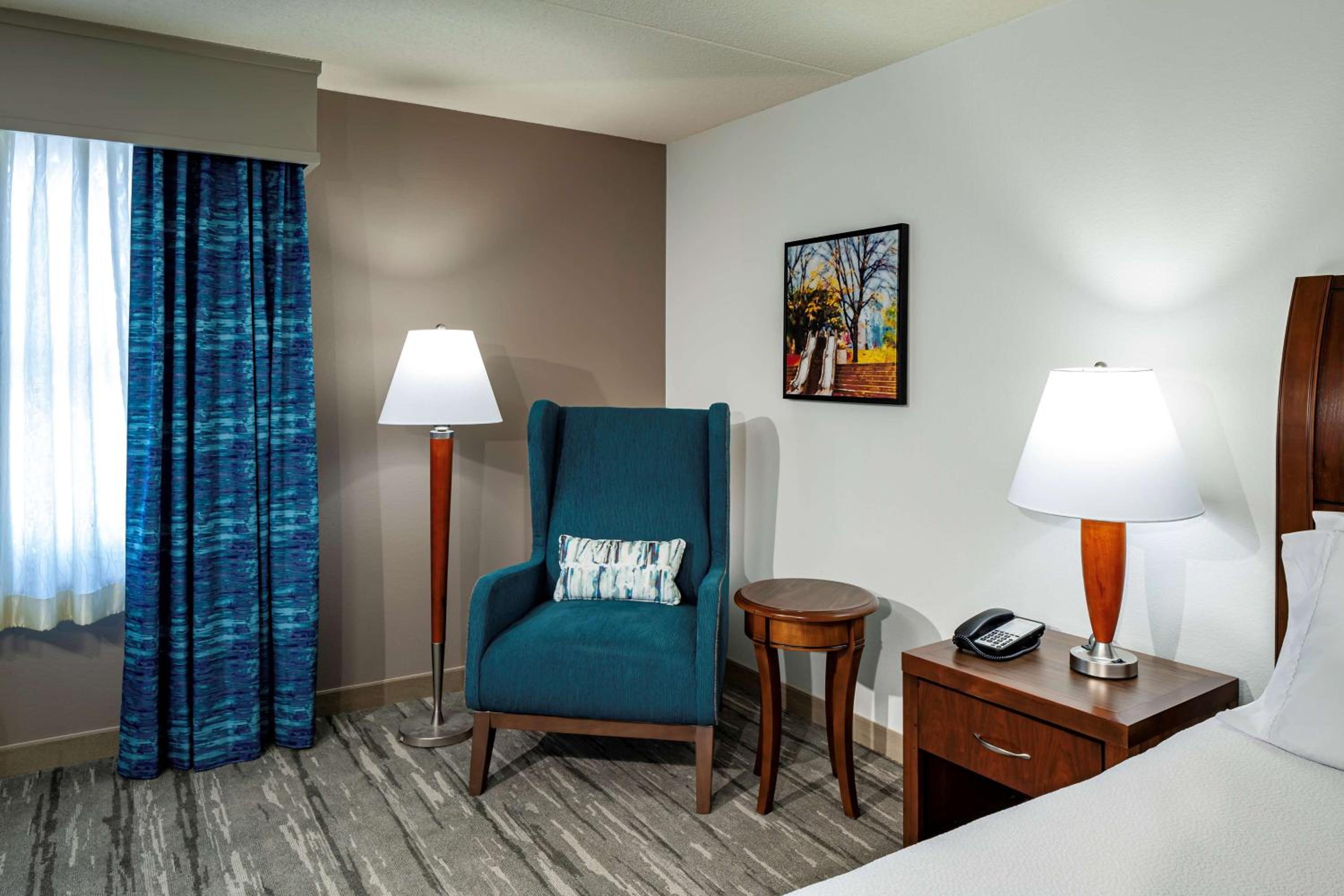 King Room with Accessible Tub - Mobility Access