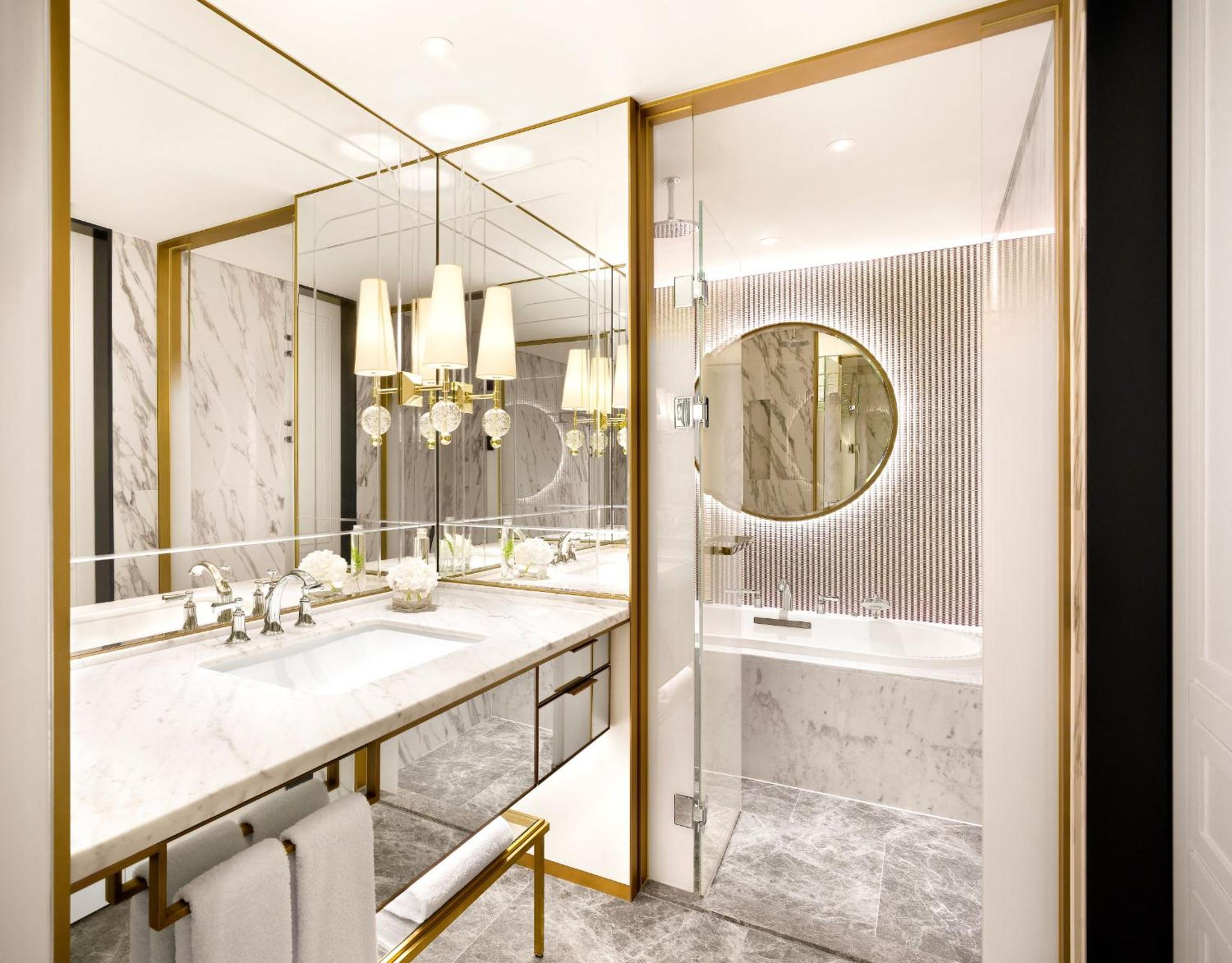 Magnifique Room with 1 King Size Bed