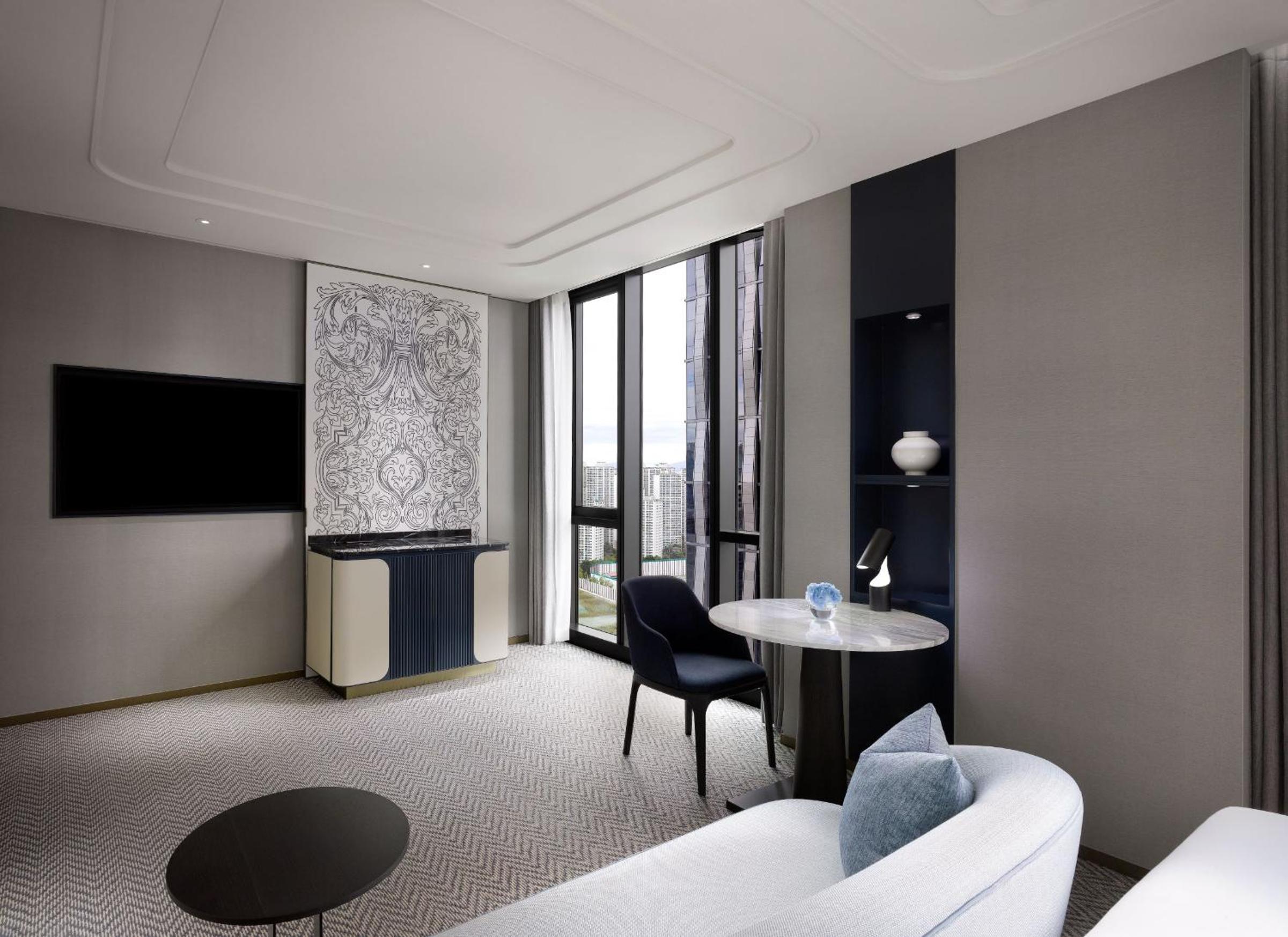 Magnifique Room with 1 King Size Bed