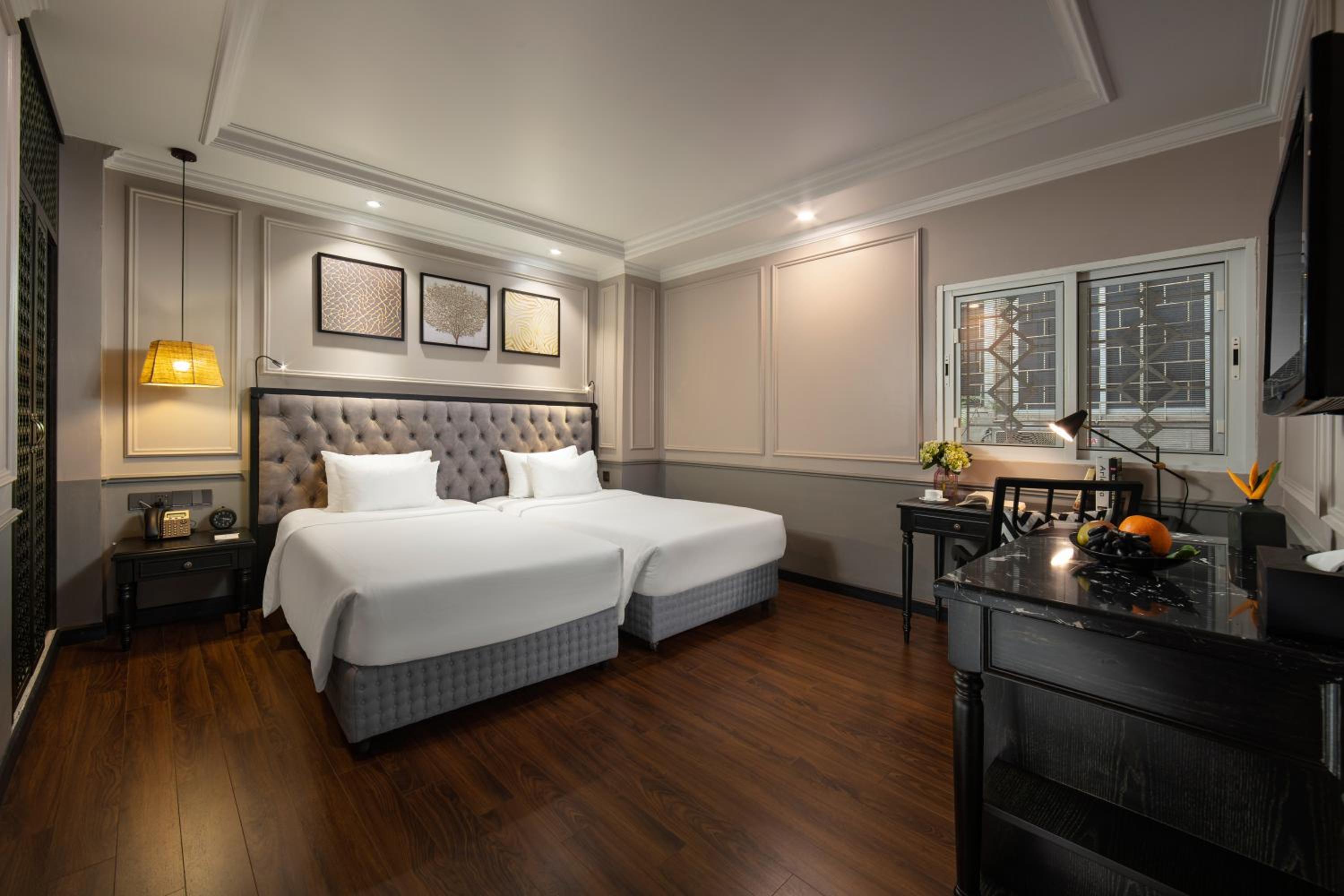 Connecting Room