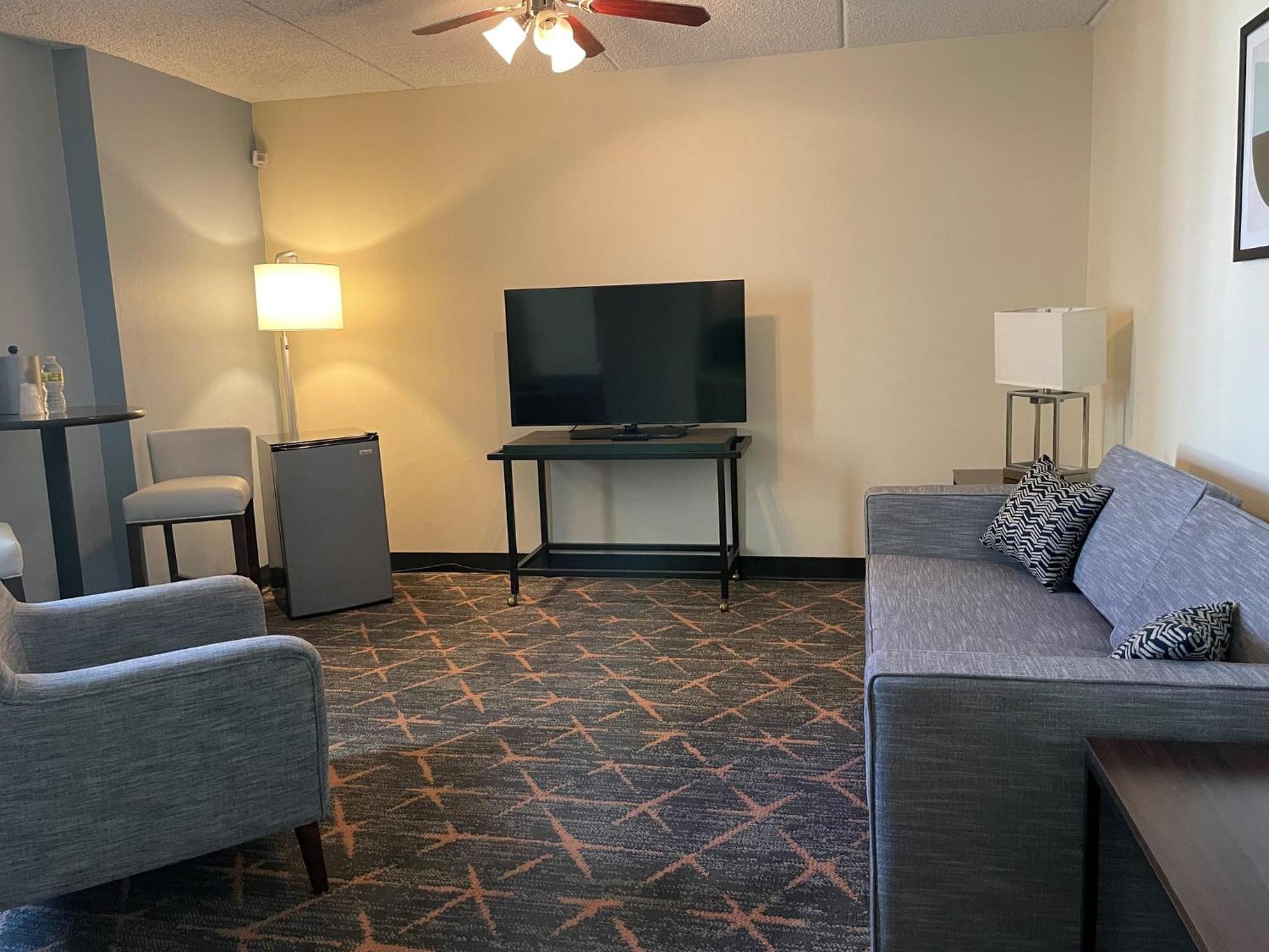 King Bed Suite with Sofa Bed - Non-Smoking