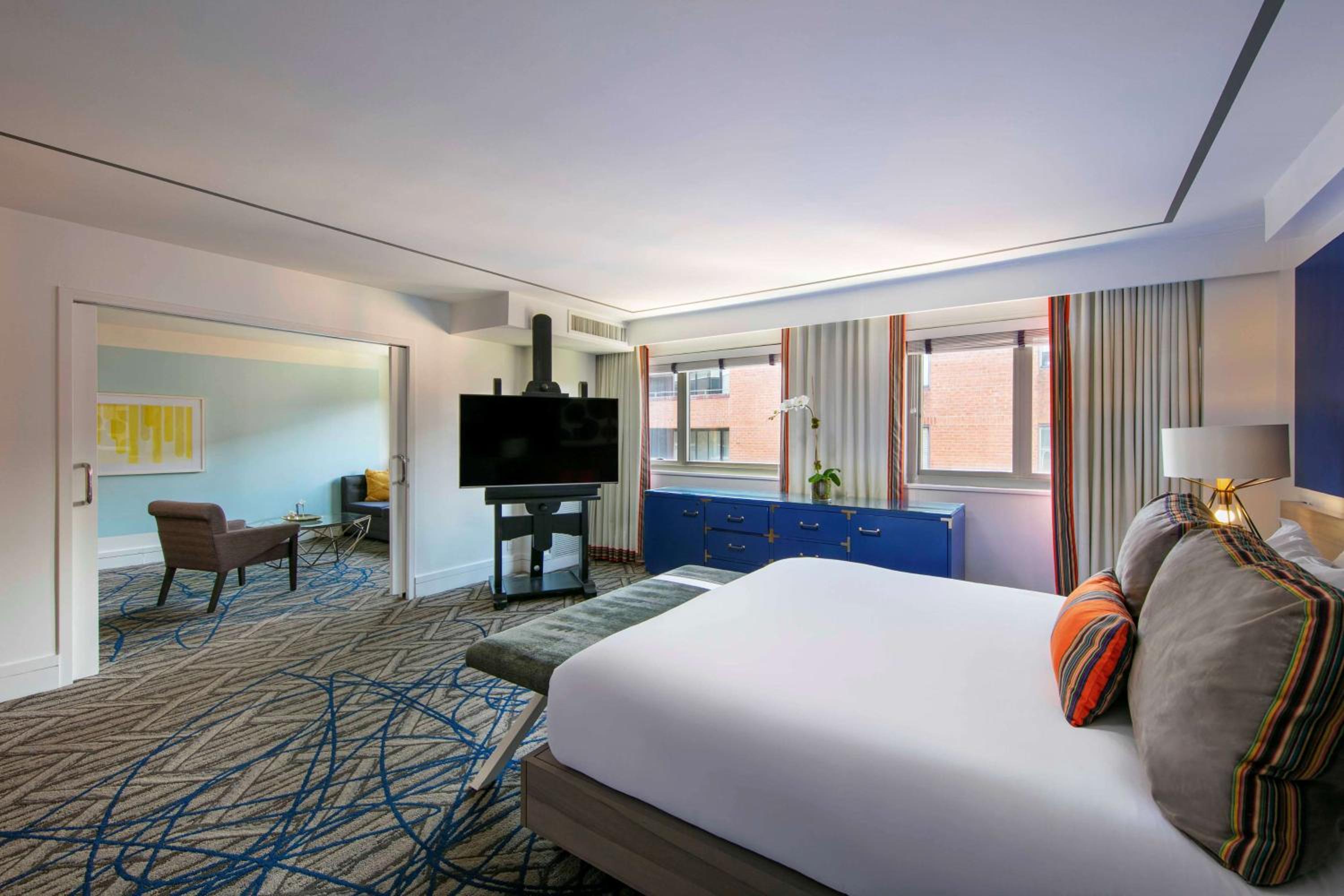 One-Bedroom King Suite with Bathtub - Mobility Accessible