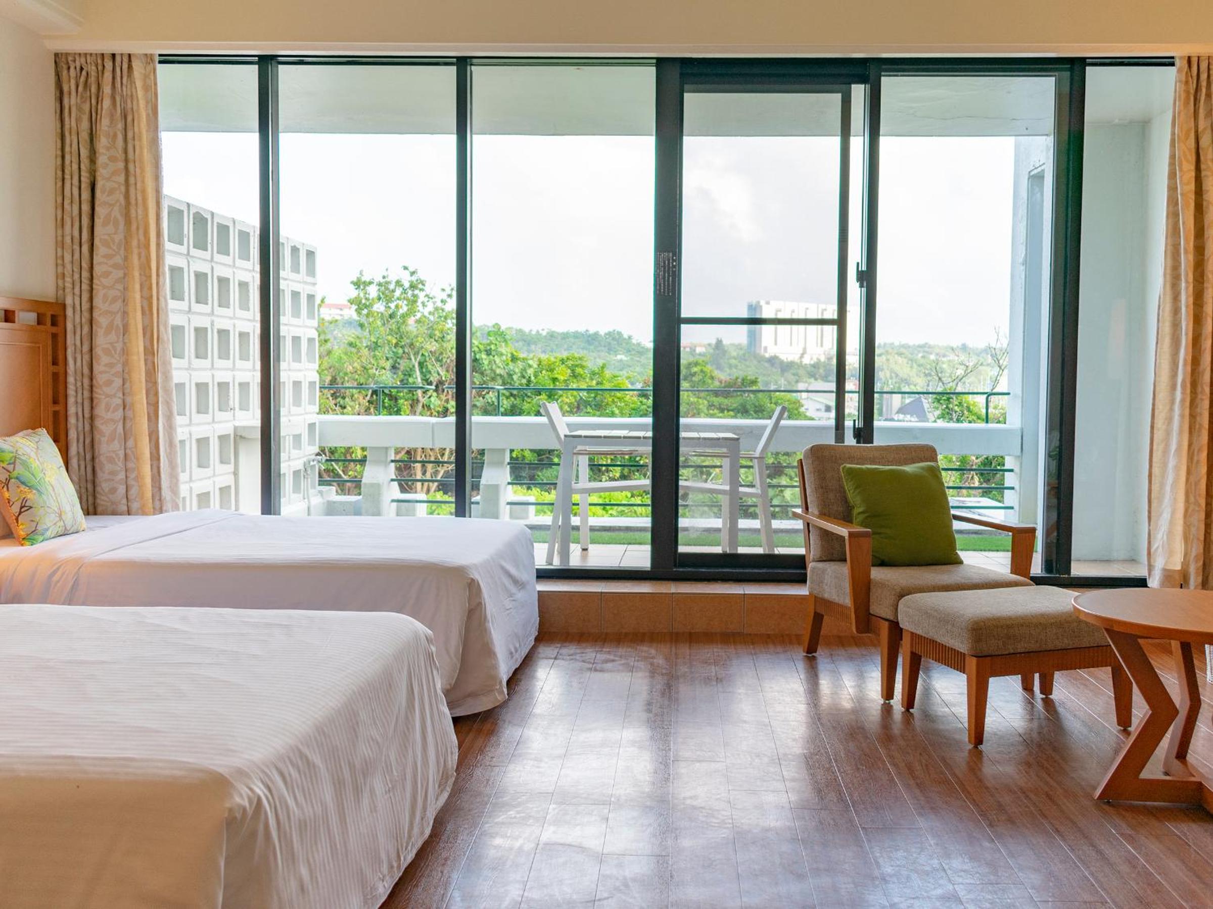 Luxury Room with Mountain View - Non-Smoking