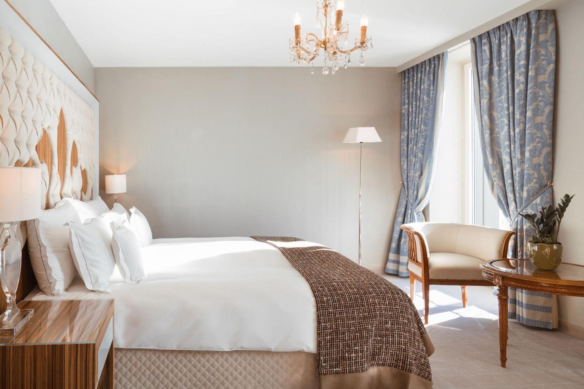 Deluxe Double Room with Lake View