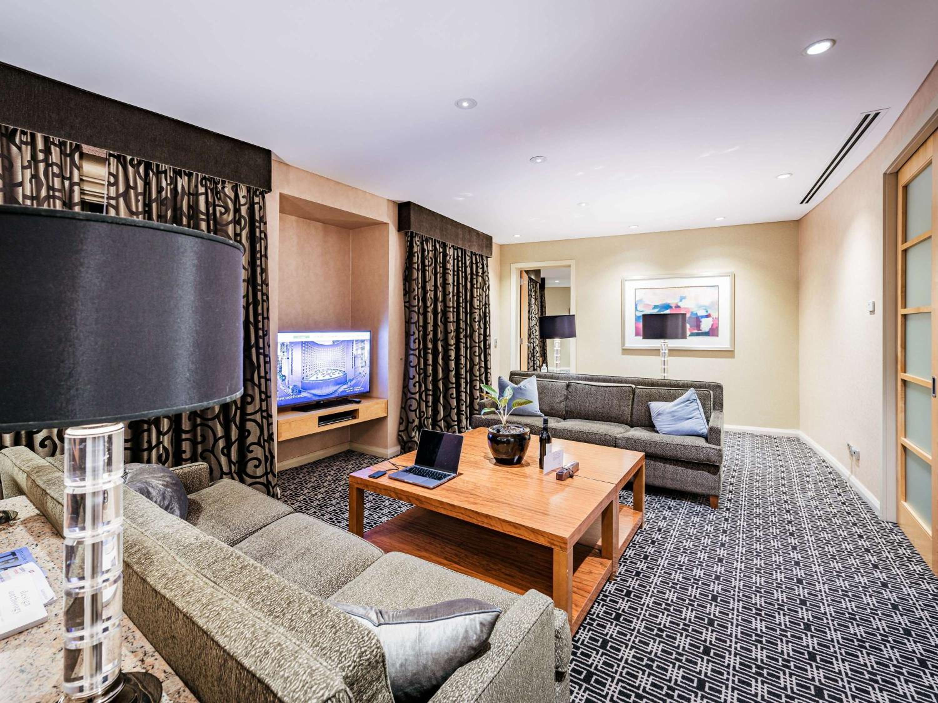 Wentworth King Suite with Club Sofitel Access