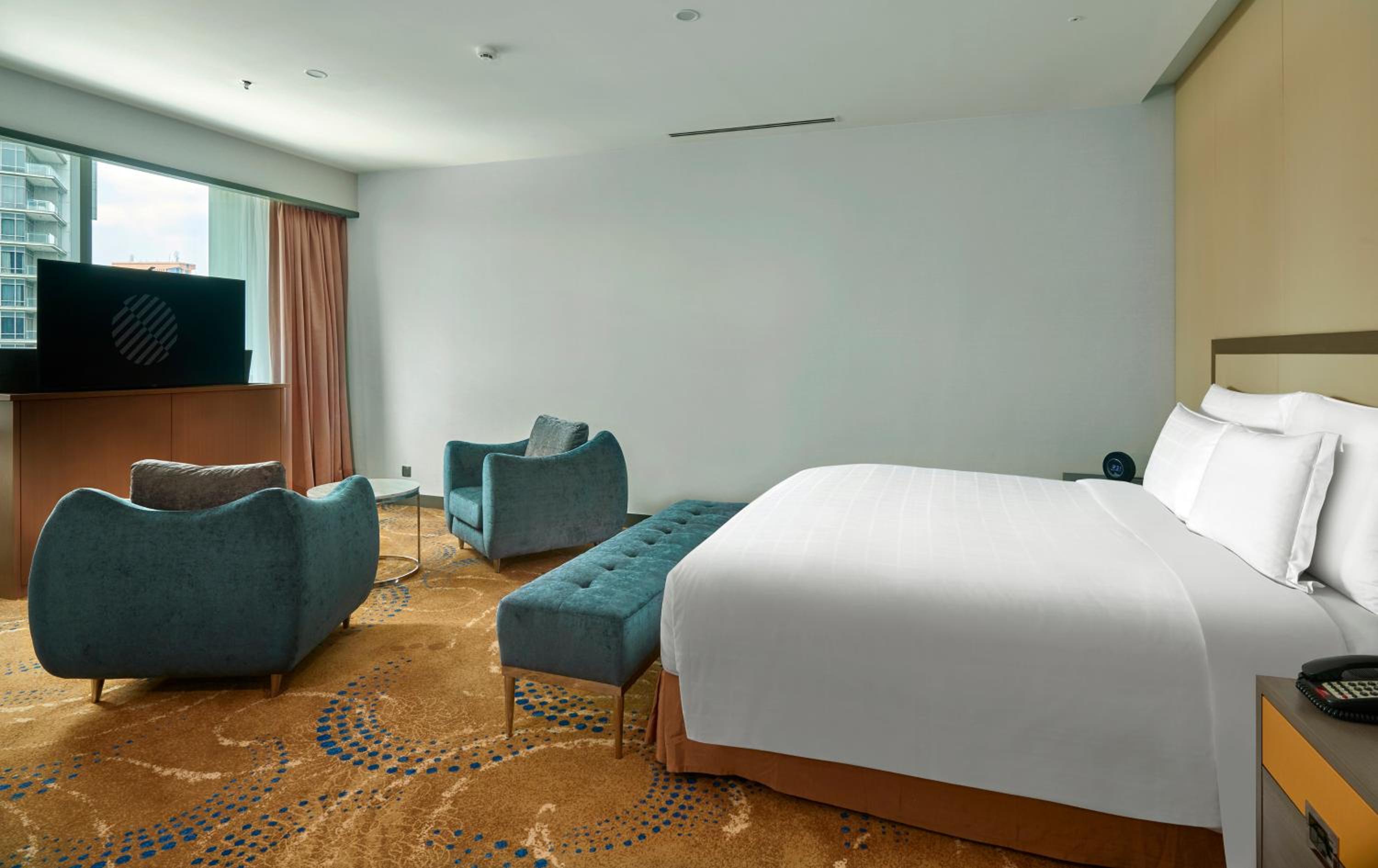 Penthouse with Club Lounge Access 