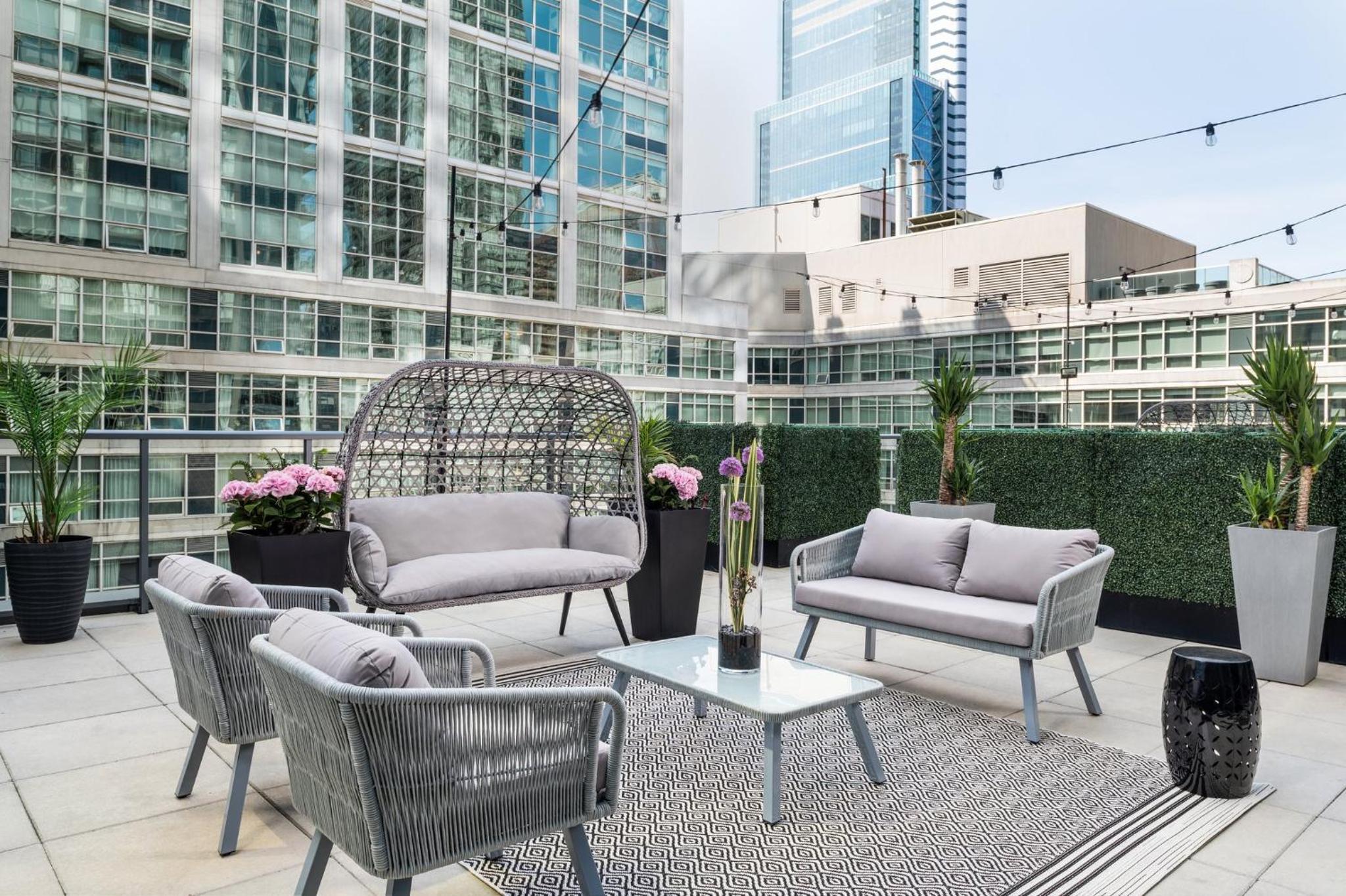 Grand Executive Suite With Patio (Marilyn)
