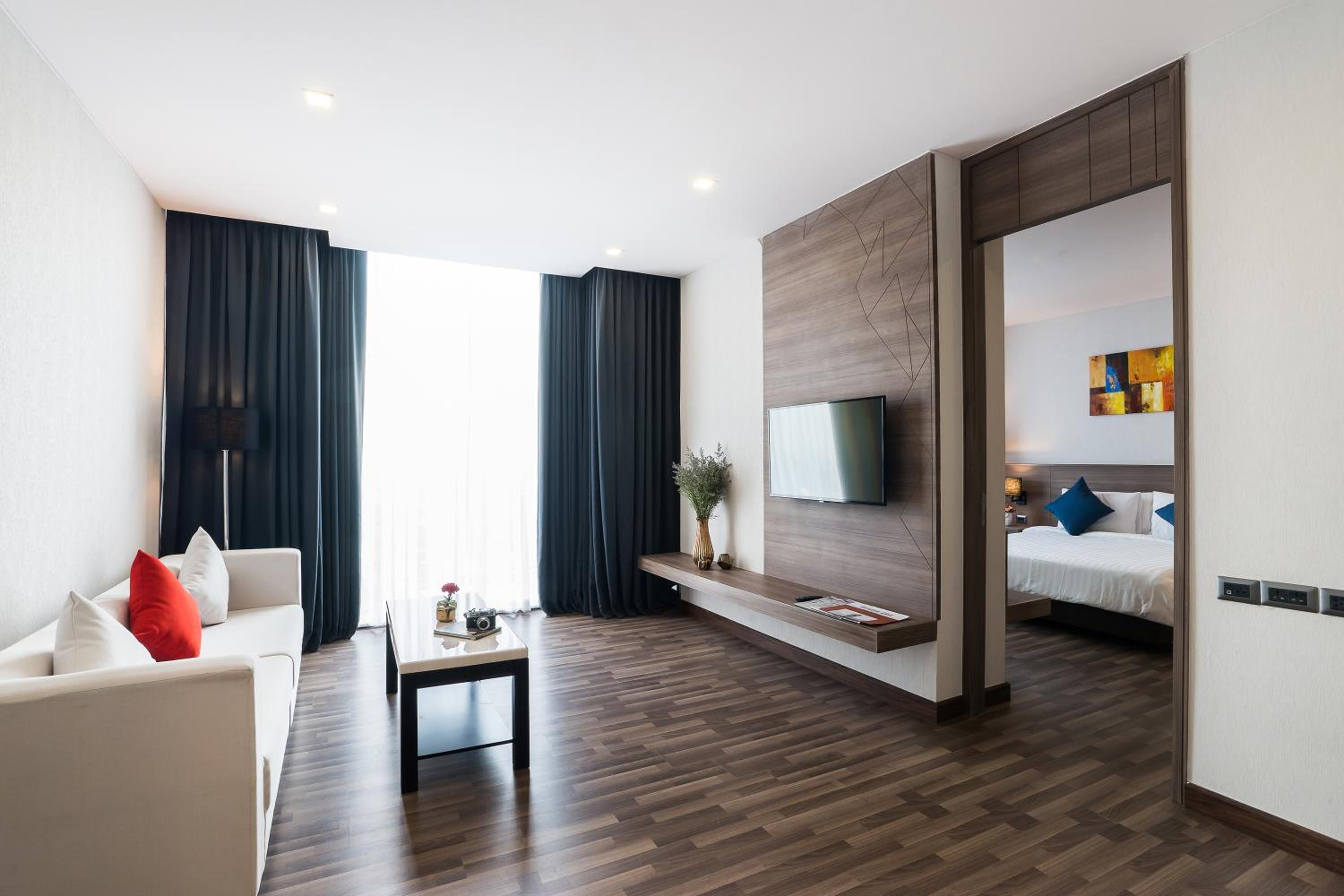 King Suite with Sofa Bed and City View