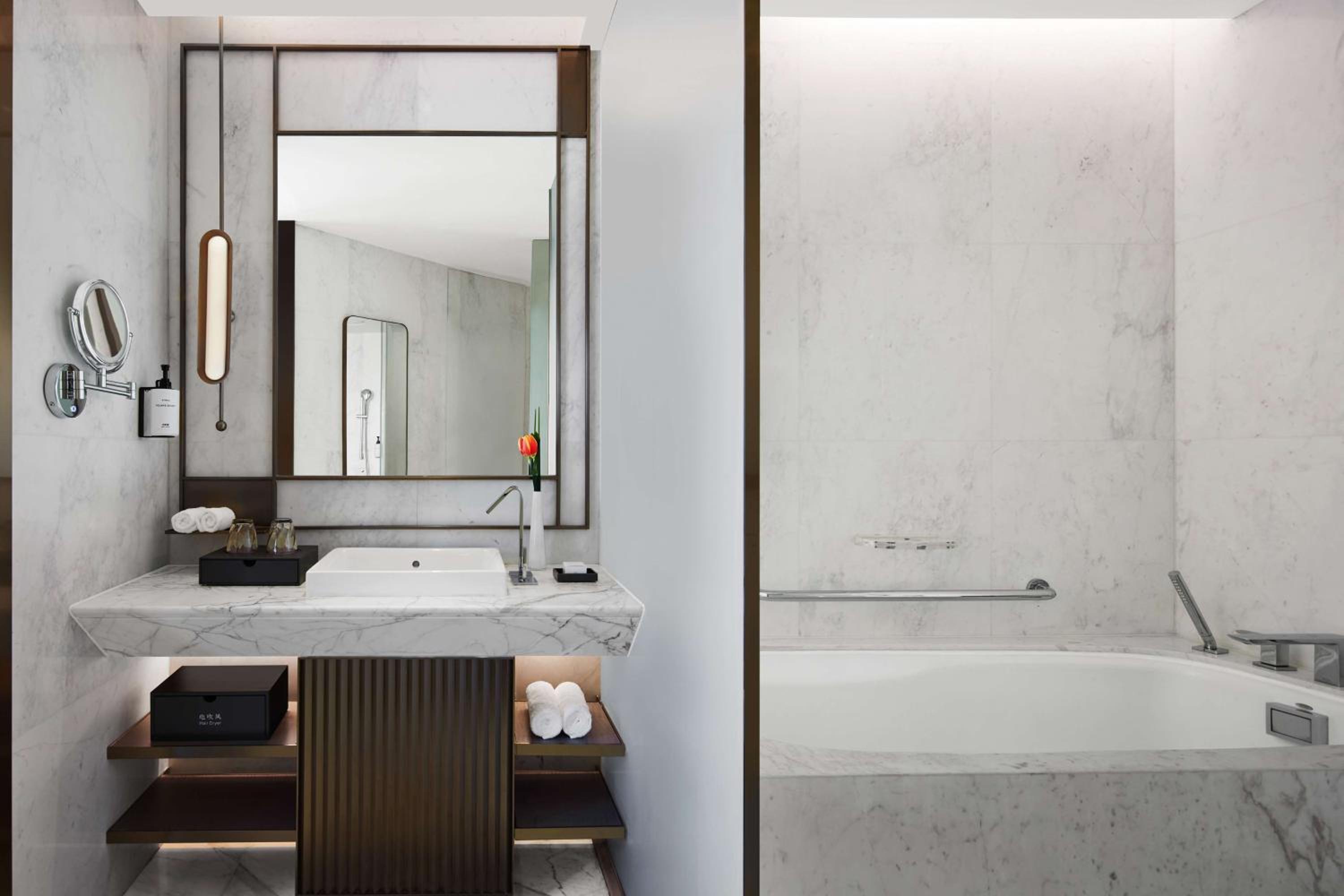 Deluxe Twin Room High Floor