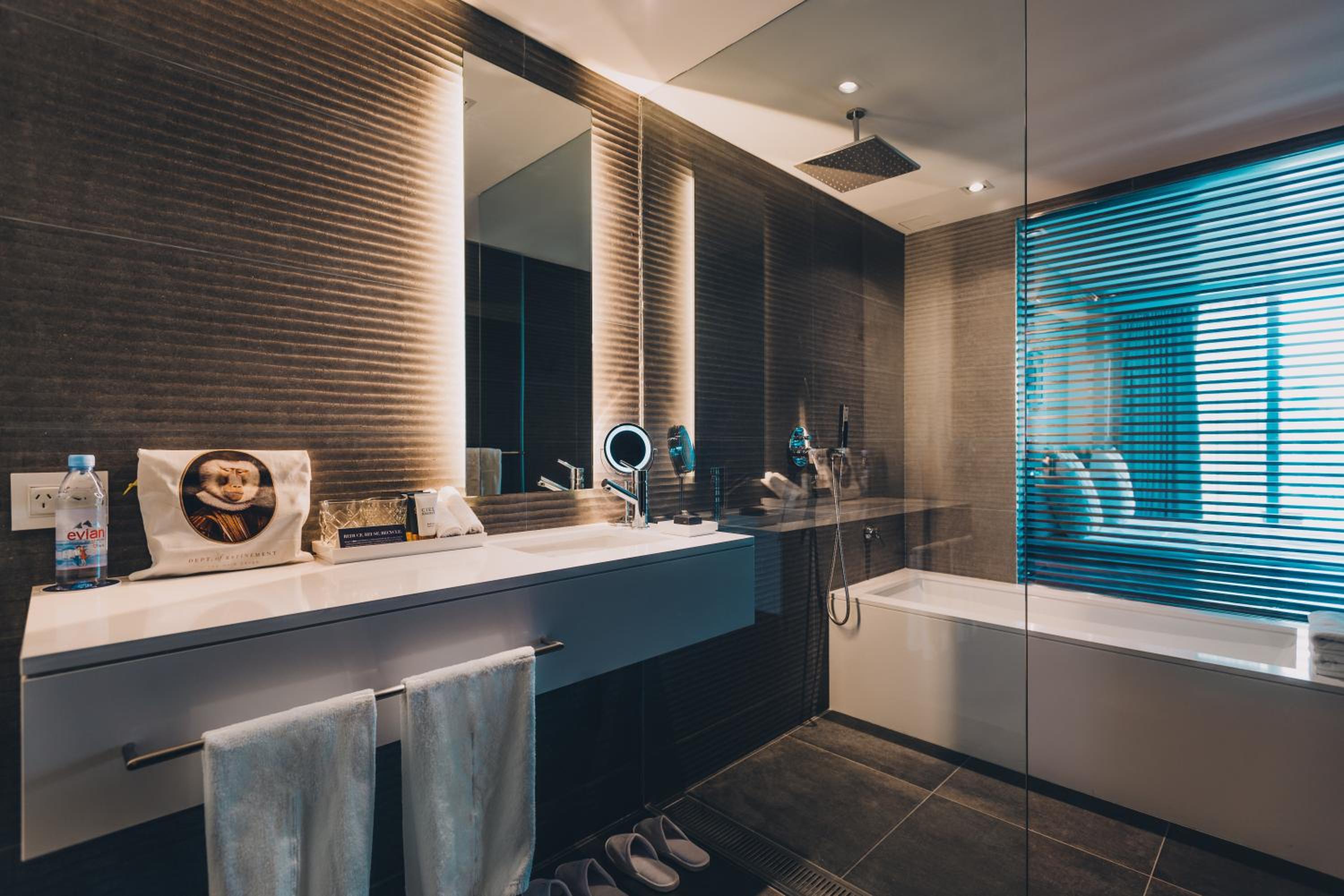 Superior Corner King Room