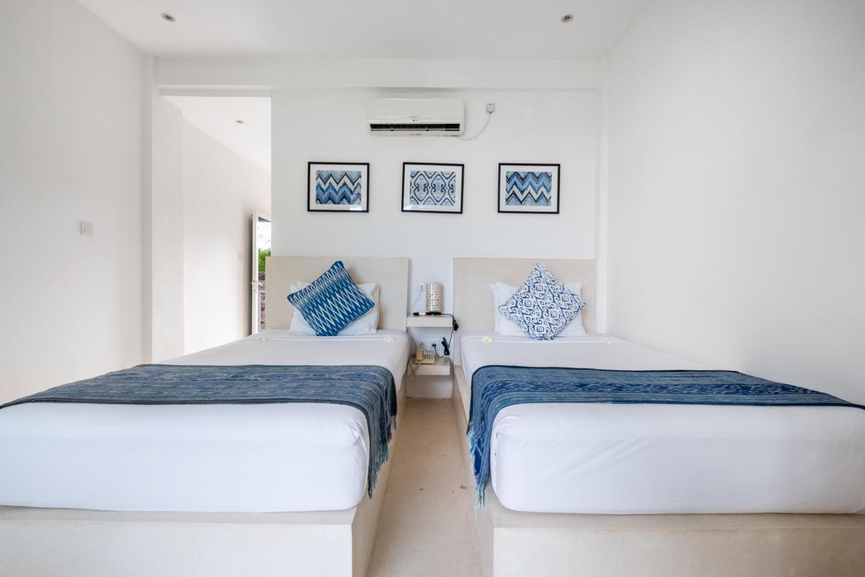 Standard Twin Room with Sea View