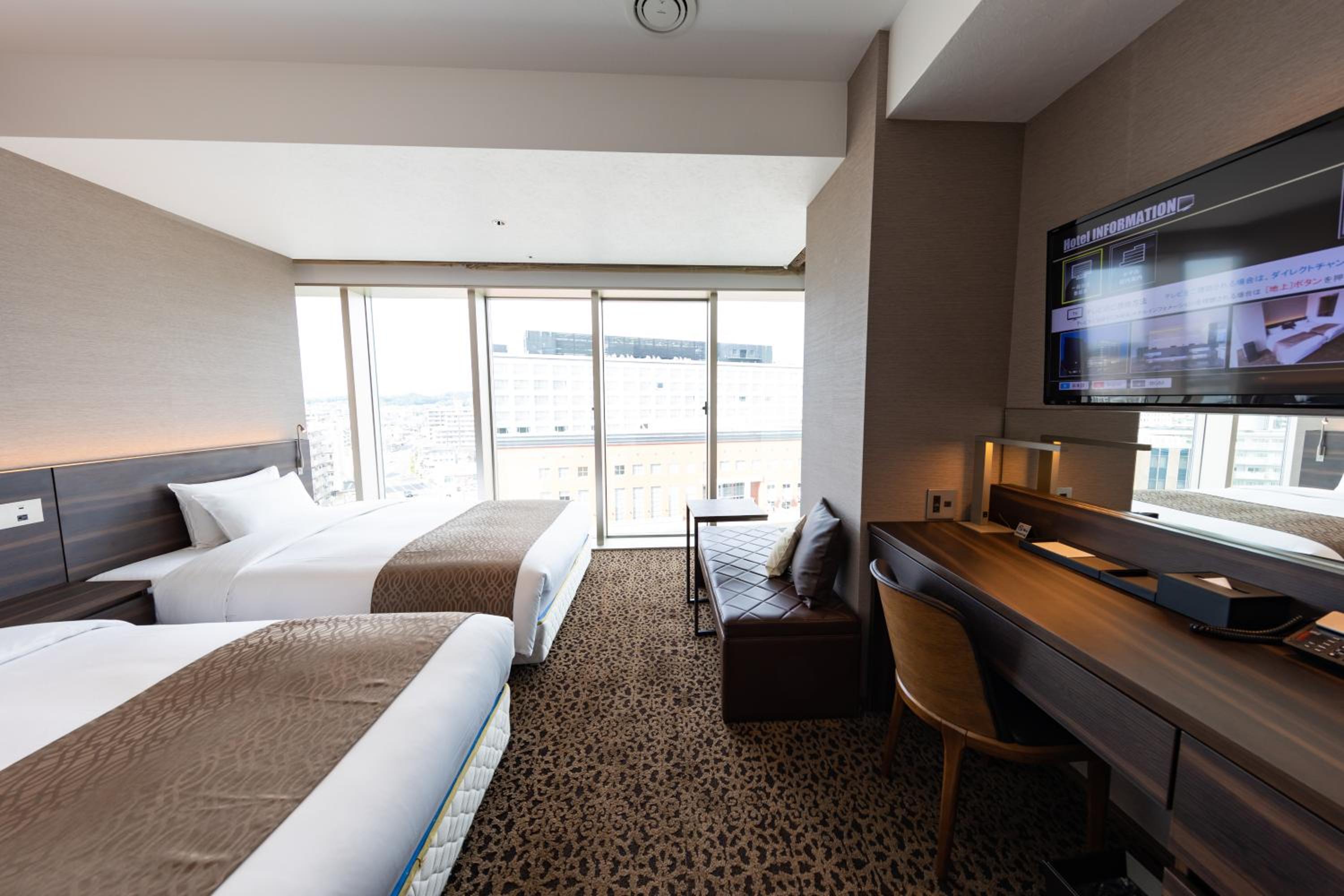 Superior Corner Twin East Wing