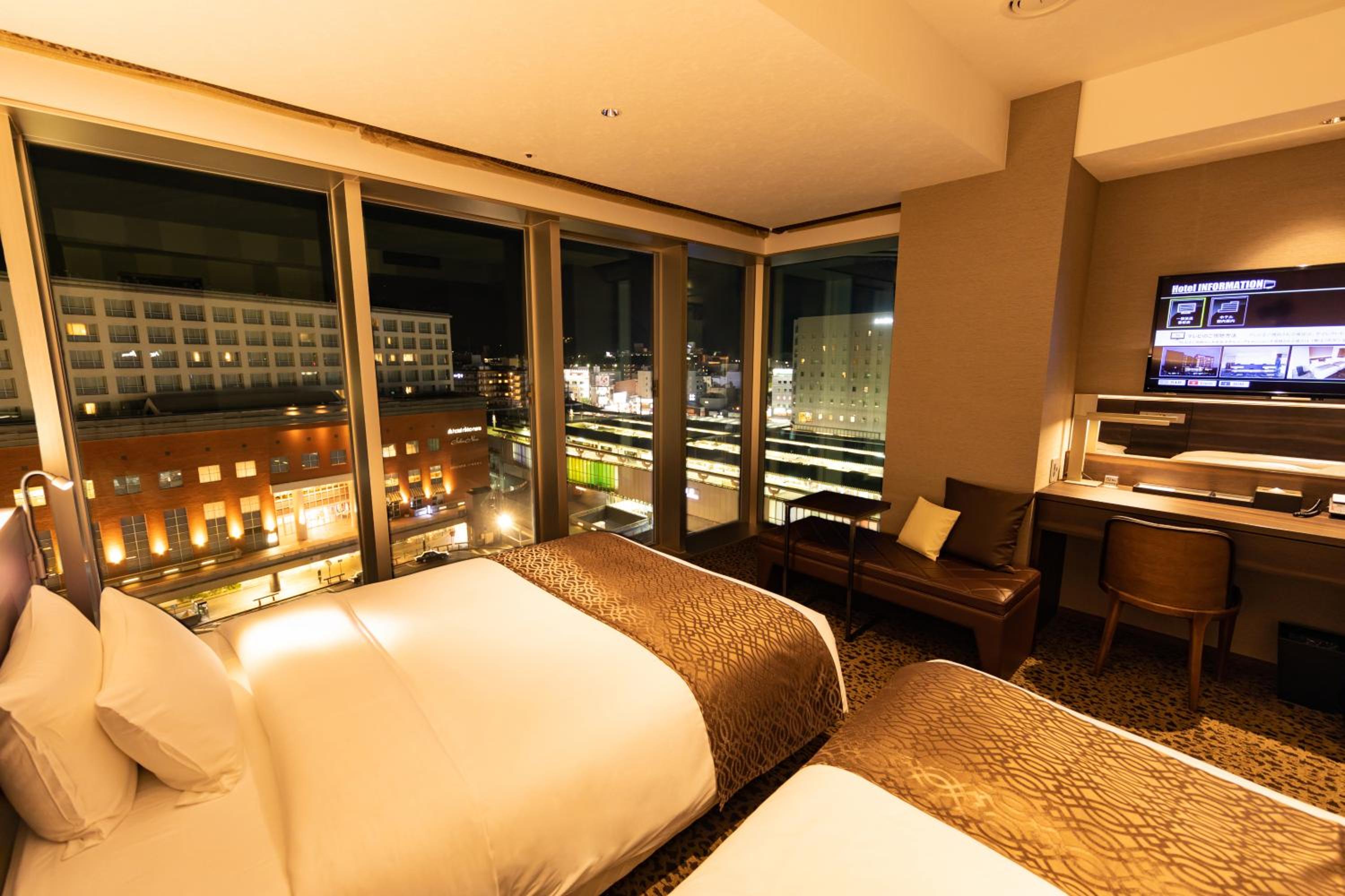 Superior Corner Twin East Wing