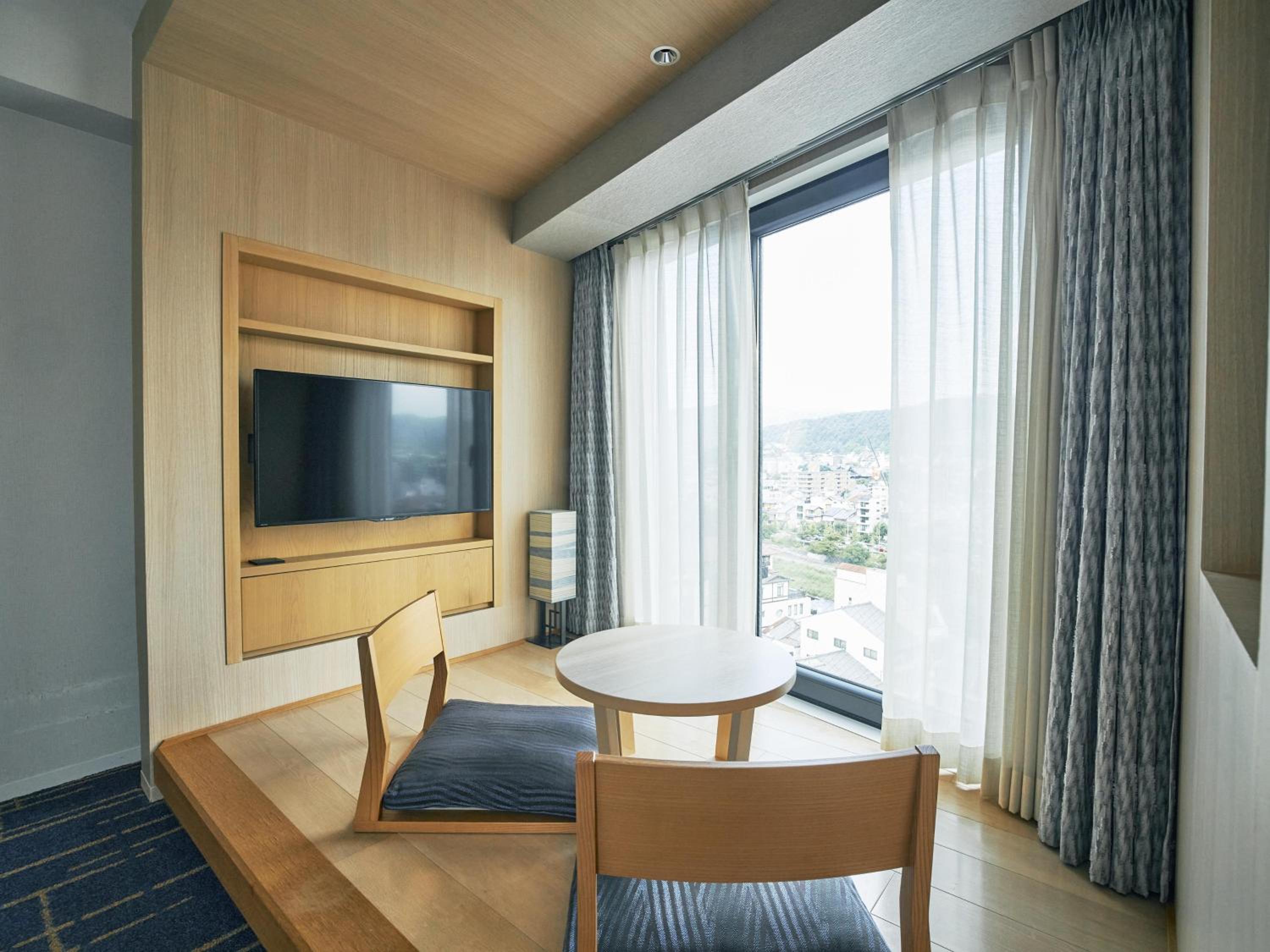 Twin Room with River View - Non-Smoking