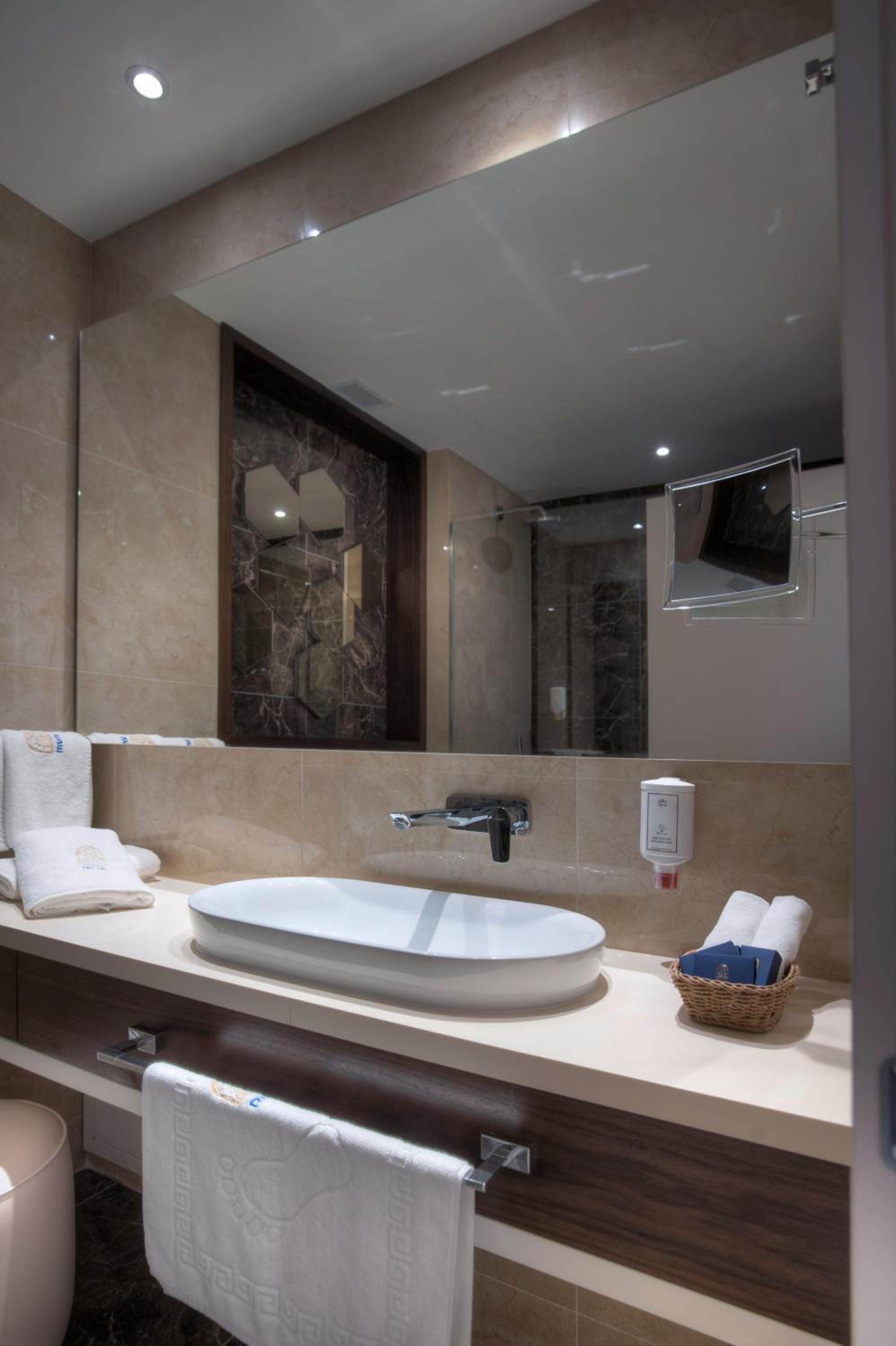 Deluxe Suite with Sea View