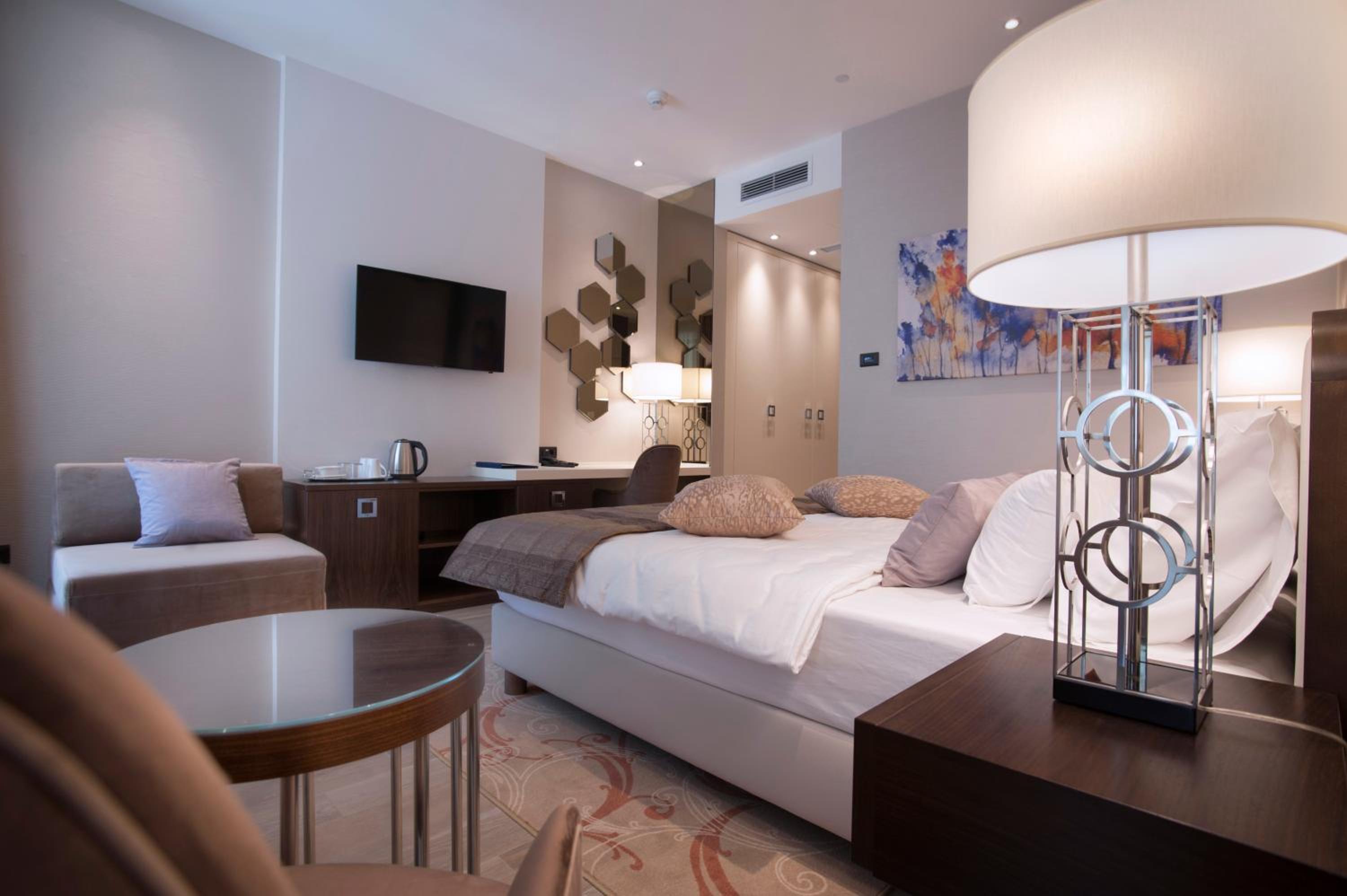 Double or Twin Room with Mountain View