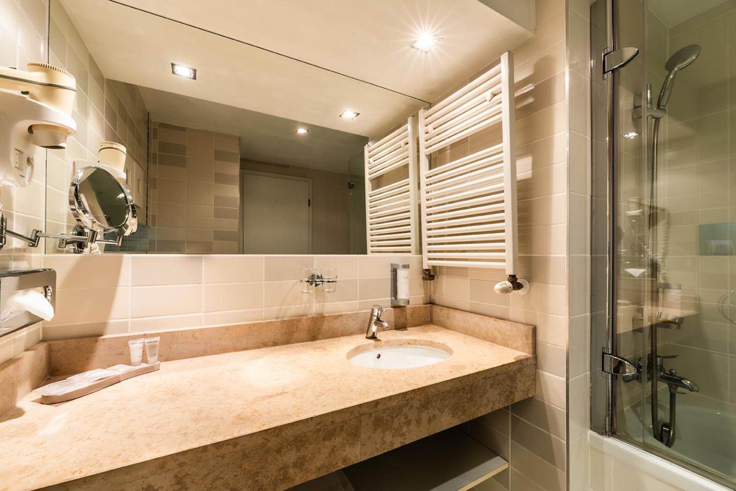 Double or twin room with Atrium view 