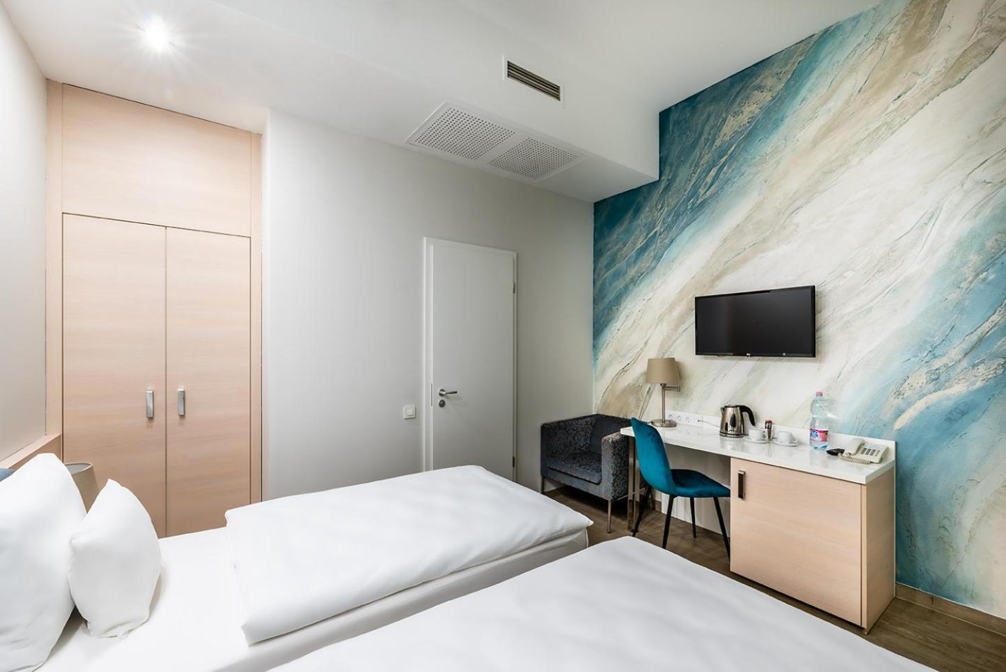 Double or twin room with Atrium view 