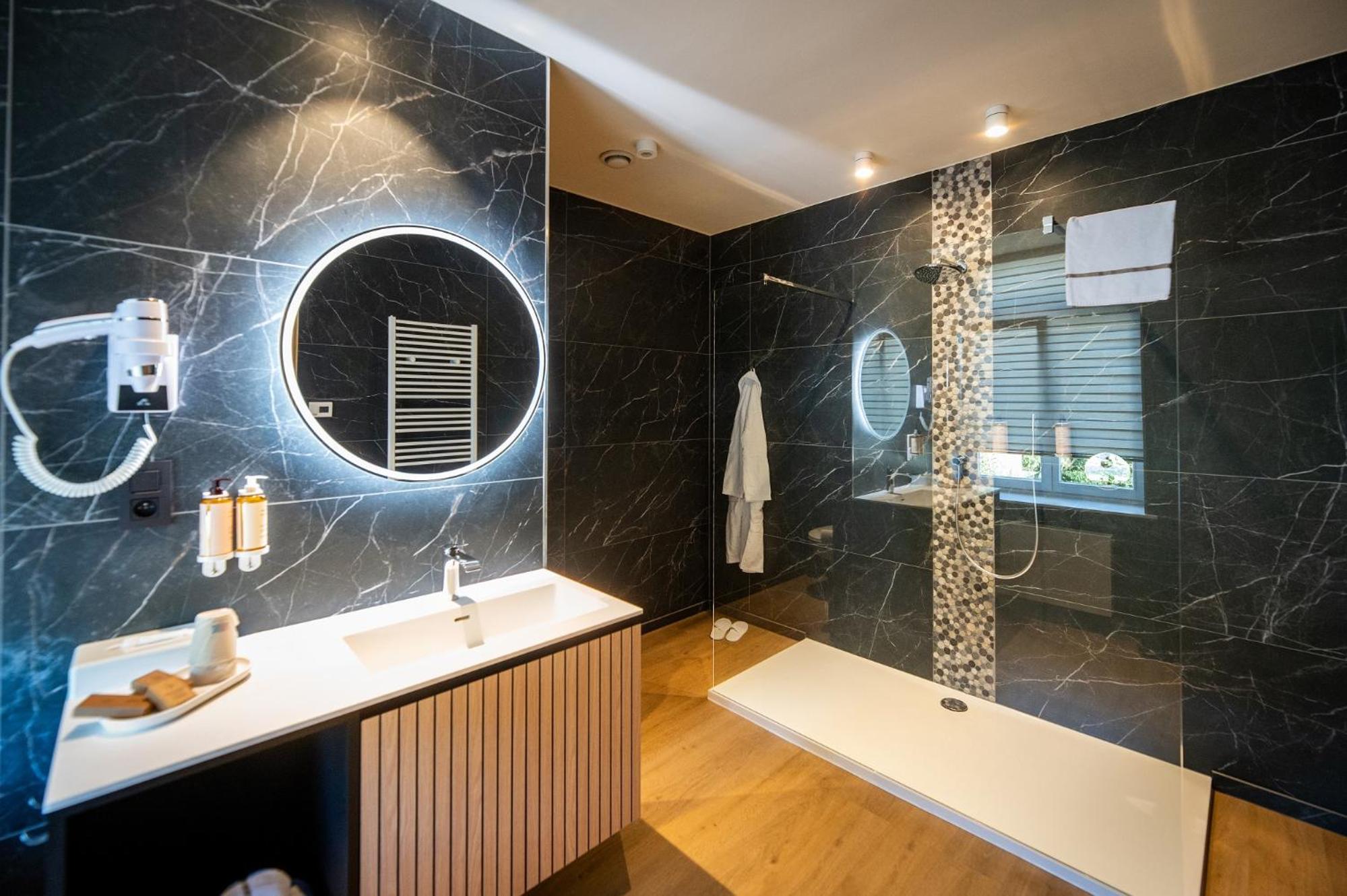 Suite - Annex Building