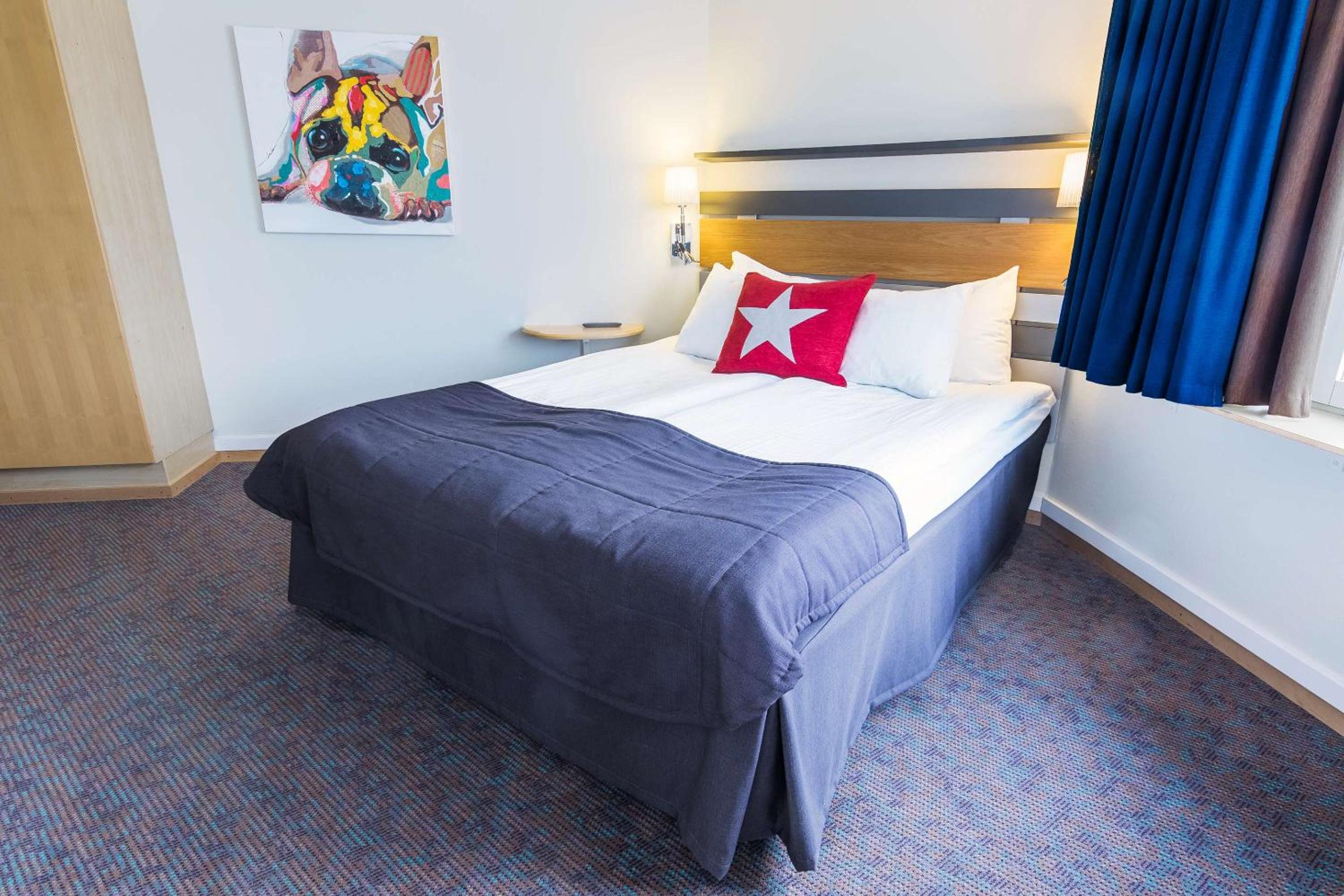 Suite with Queen Bed and Balcony - Non-Smoking