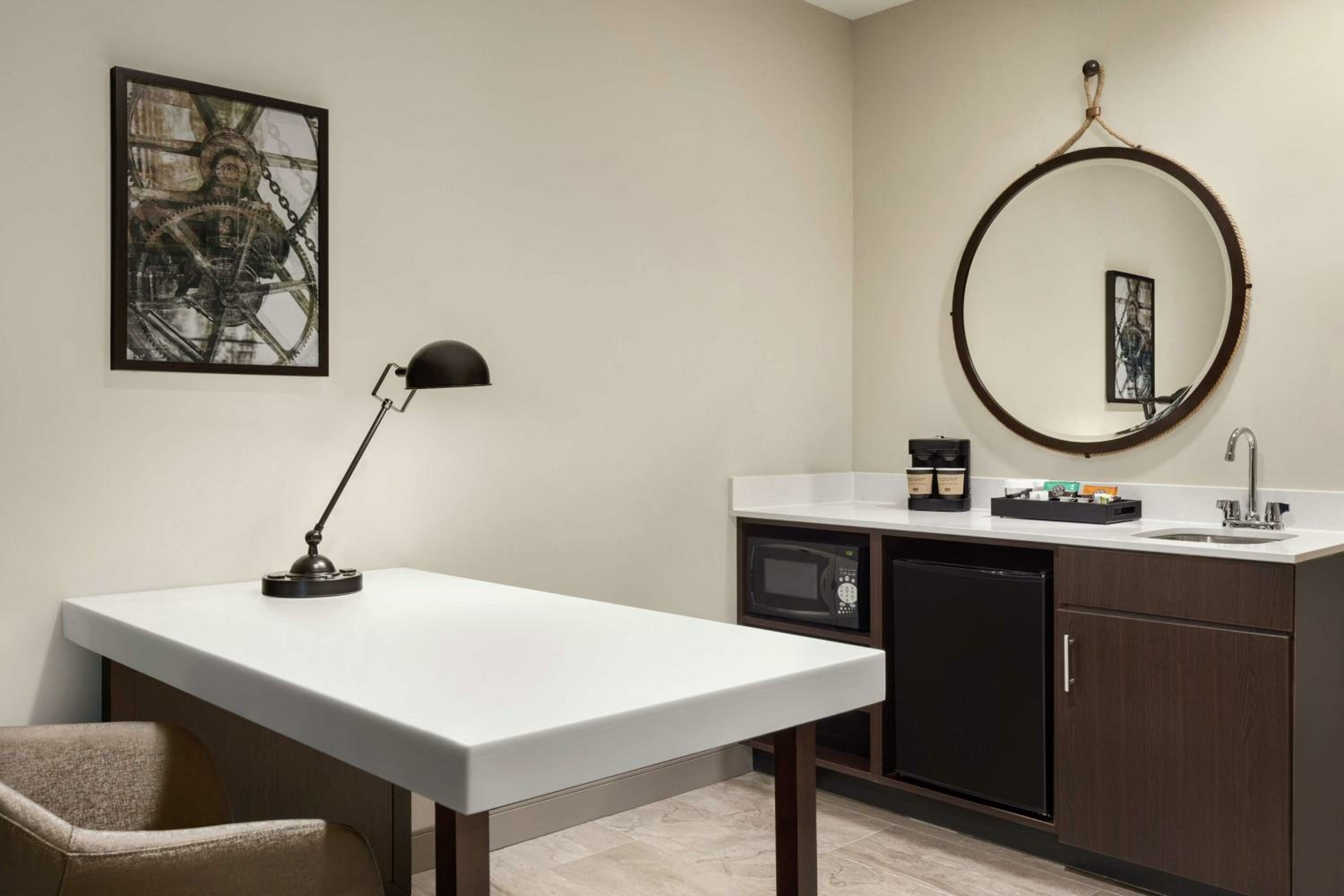 One-Bedroom King Suite - Mobility Accessible/Non-Smoking