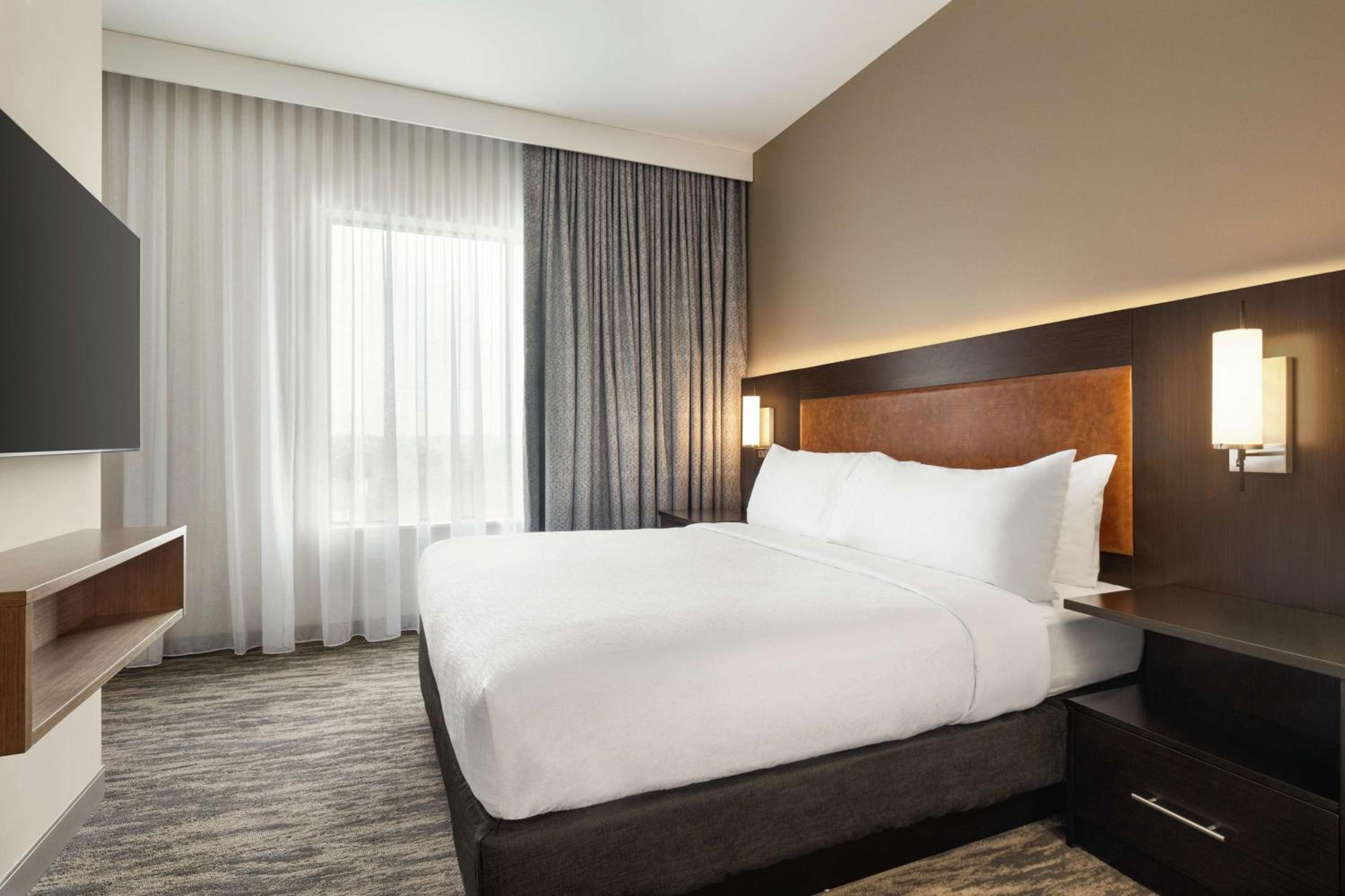 One-Bedroom King Suite - Mobility Accessible/Non-Smoking