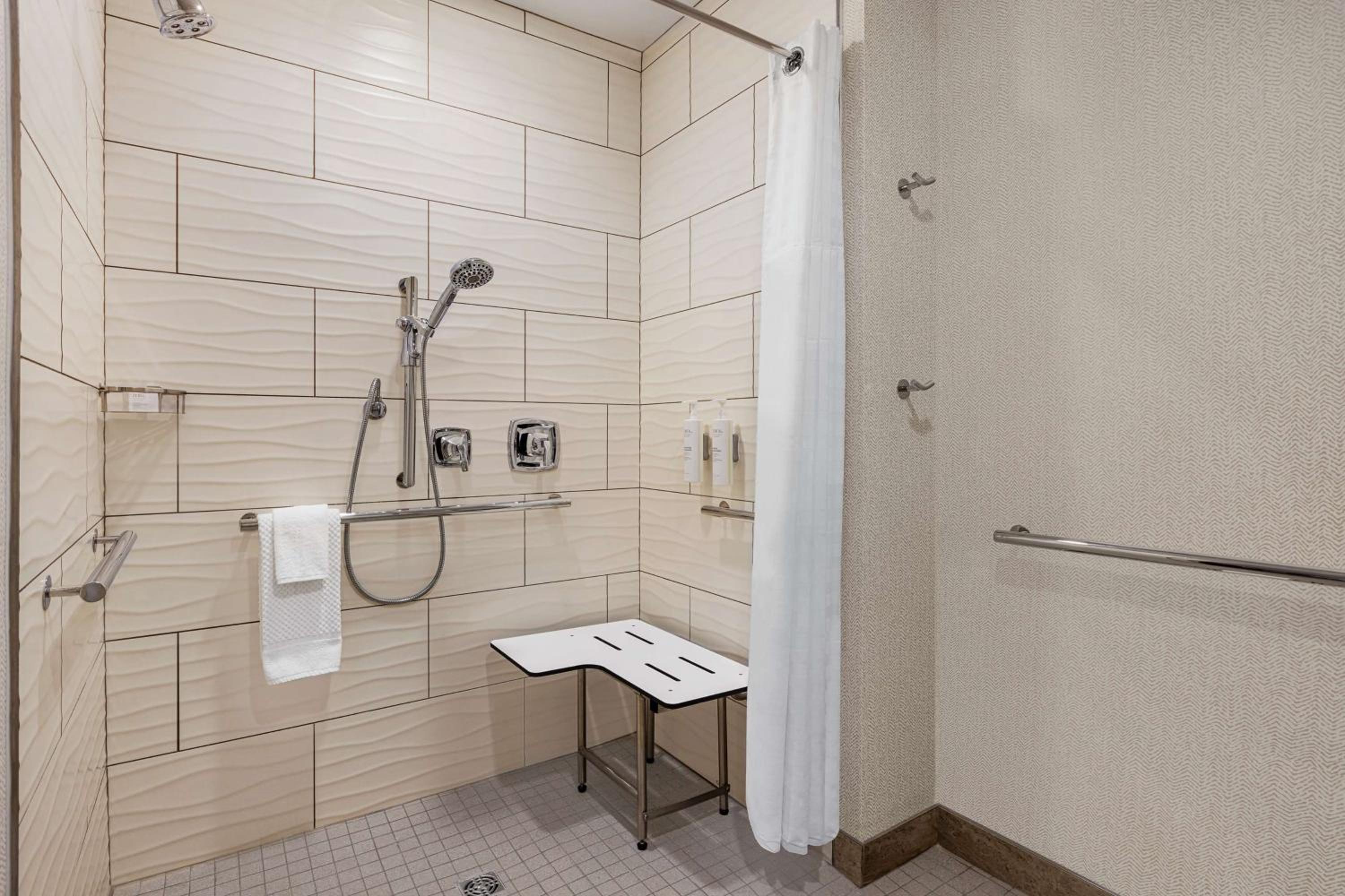 One-Bedroom King Suite - Mobility Accessible/Non-Smoking