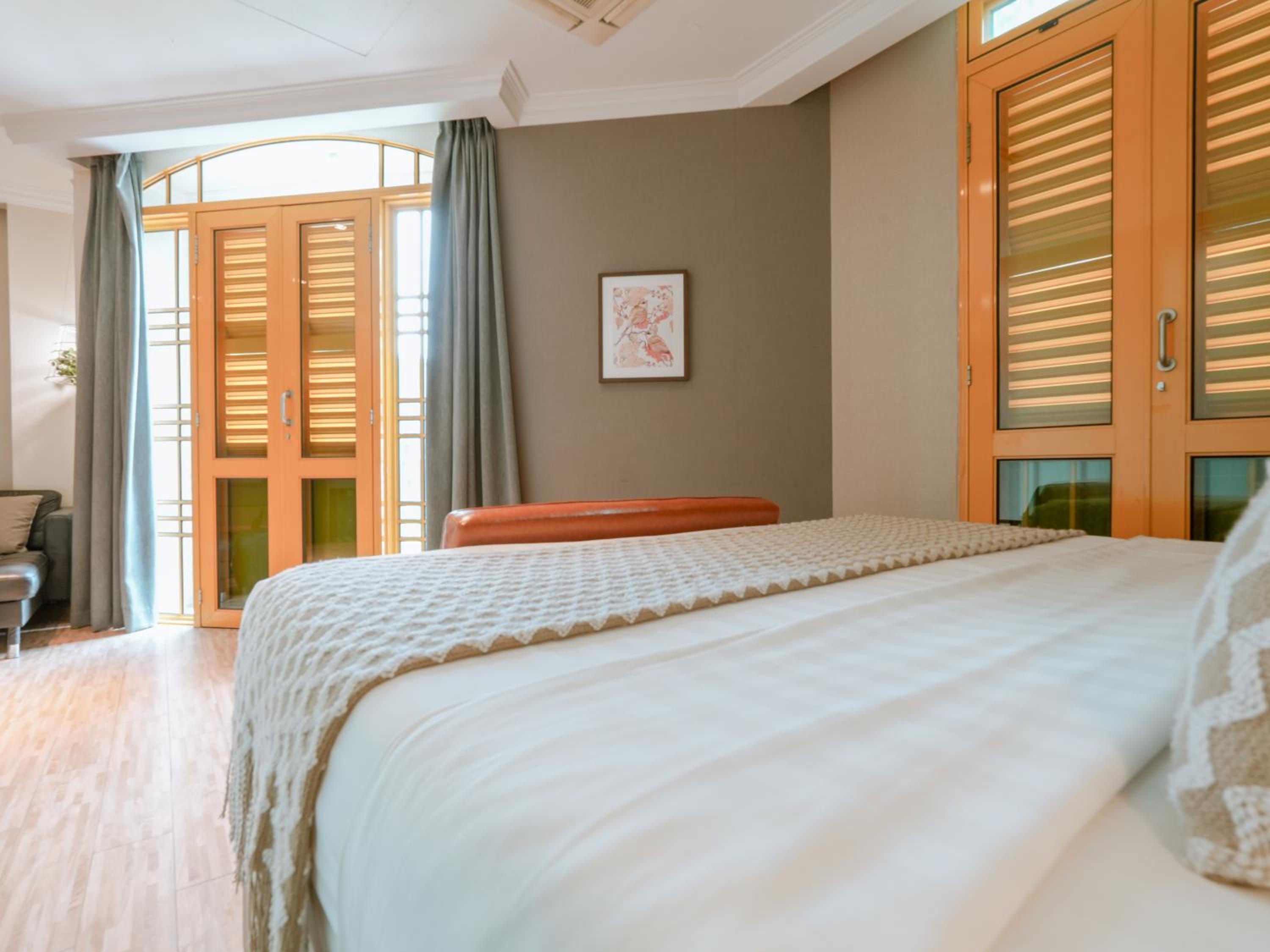 Suite Room, Window- Balcony