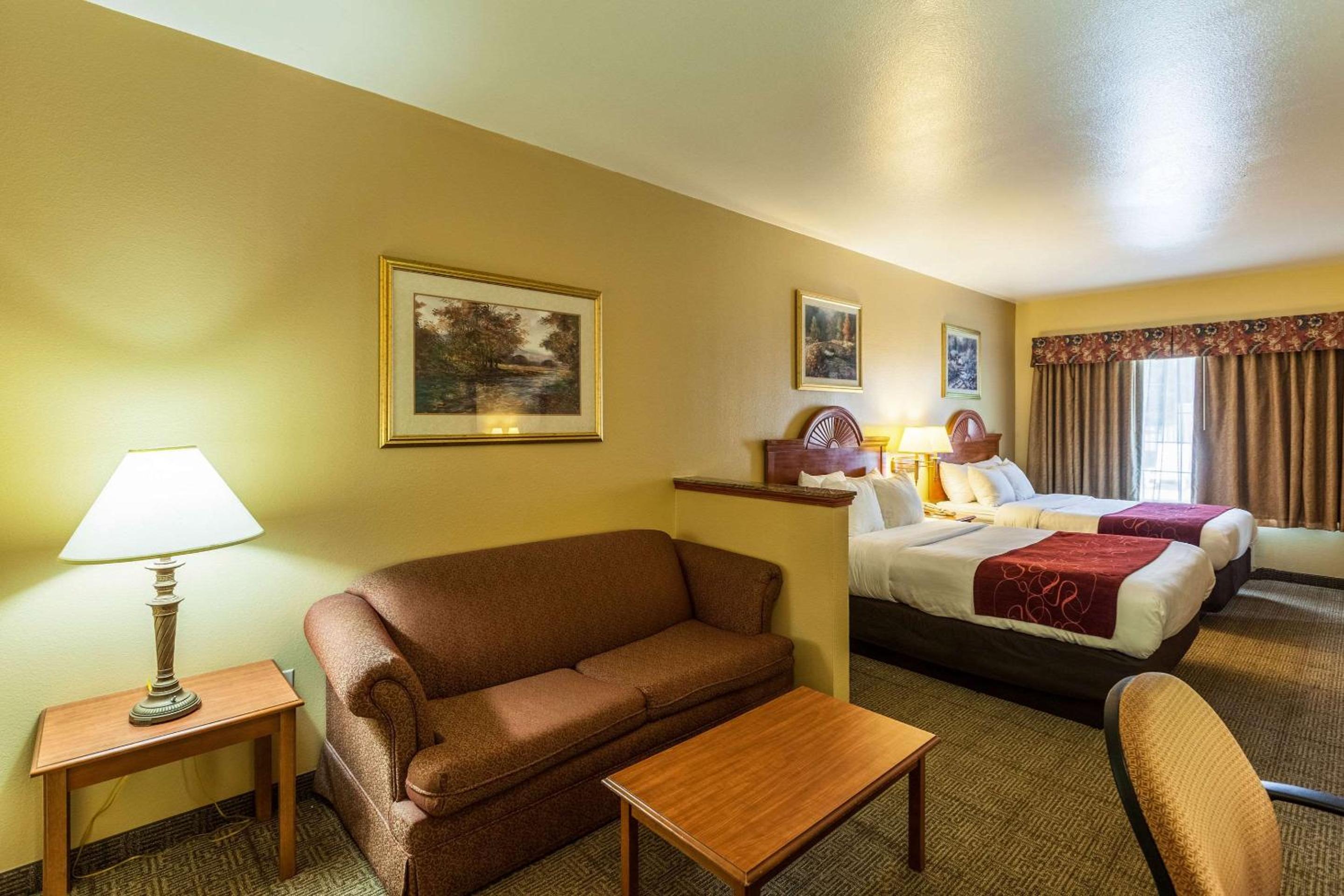 Queen Suite with Two Queen Beds - Non-Smoking