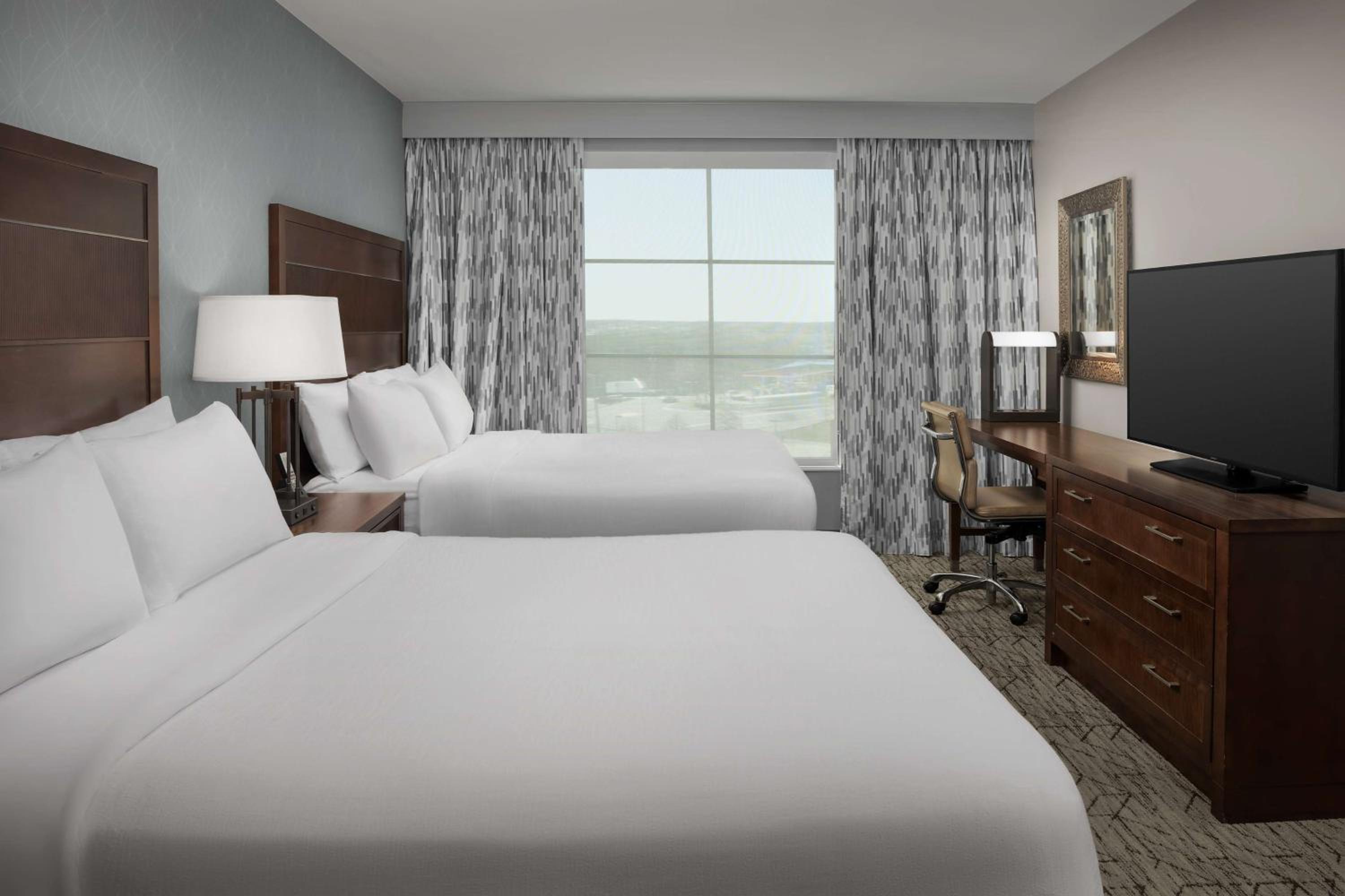 Deluxe One-Bedroom Suite with Two Queen Beds